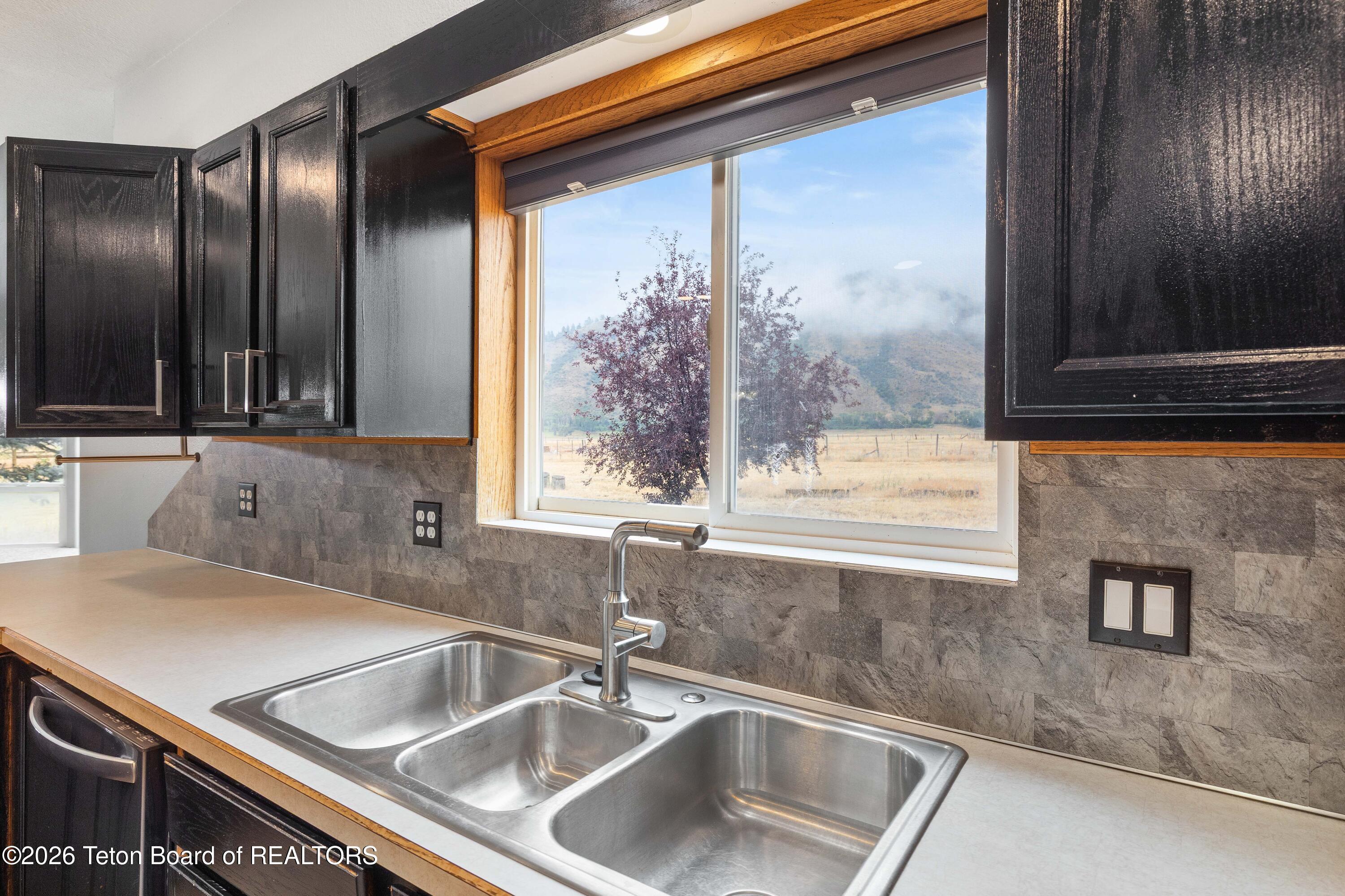 681 N 100