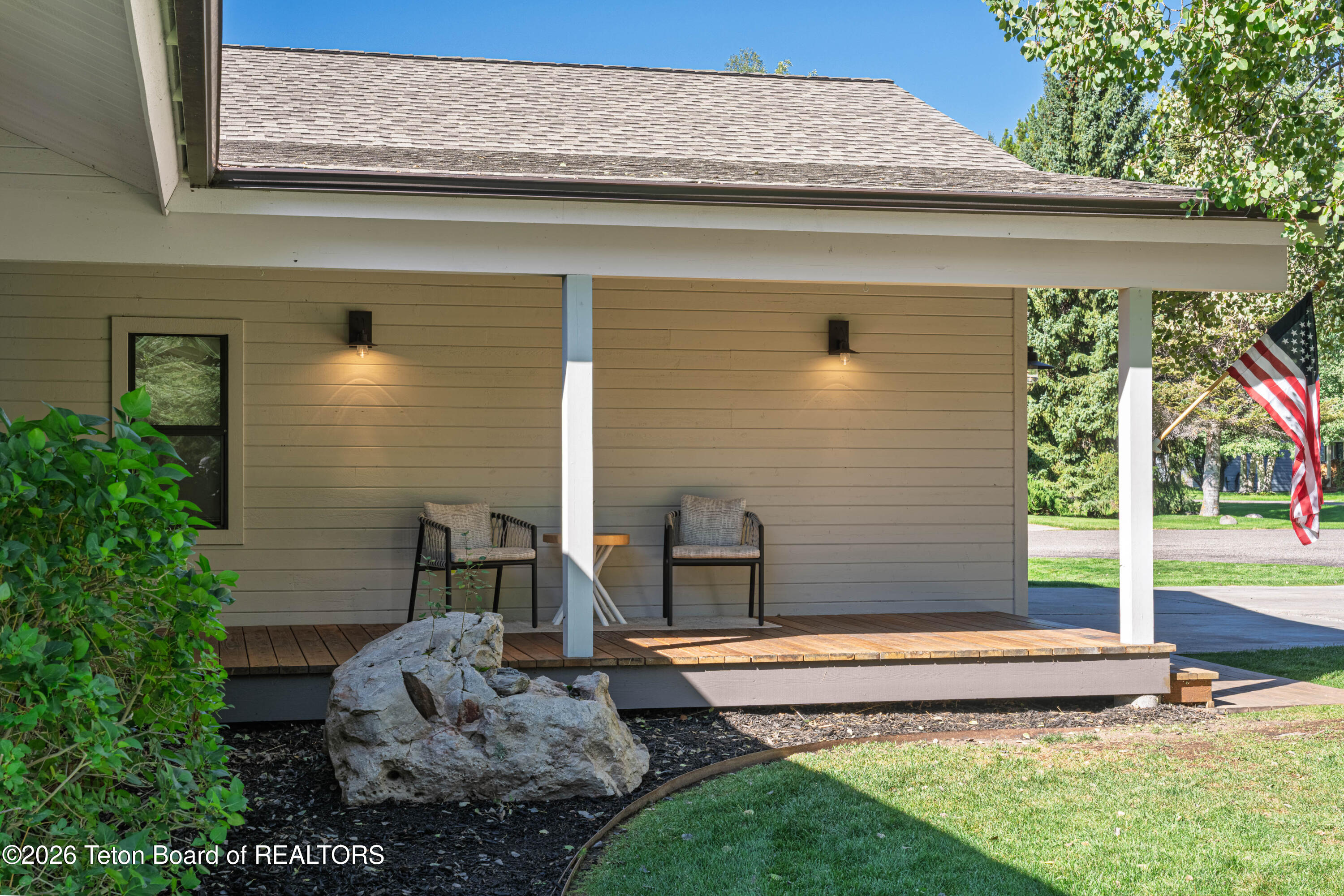 1740 W DIAMOND HITCH Drive