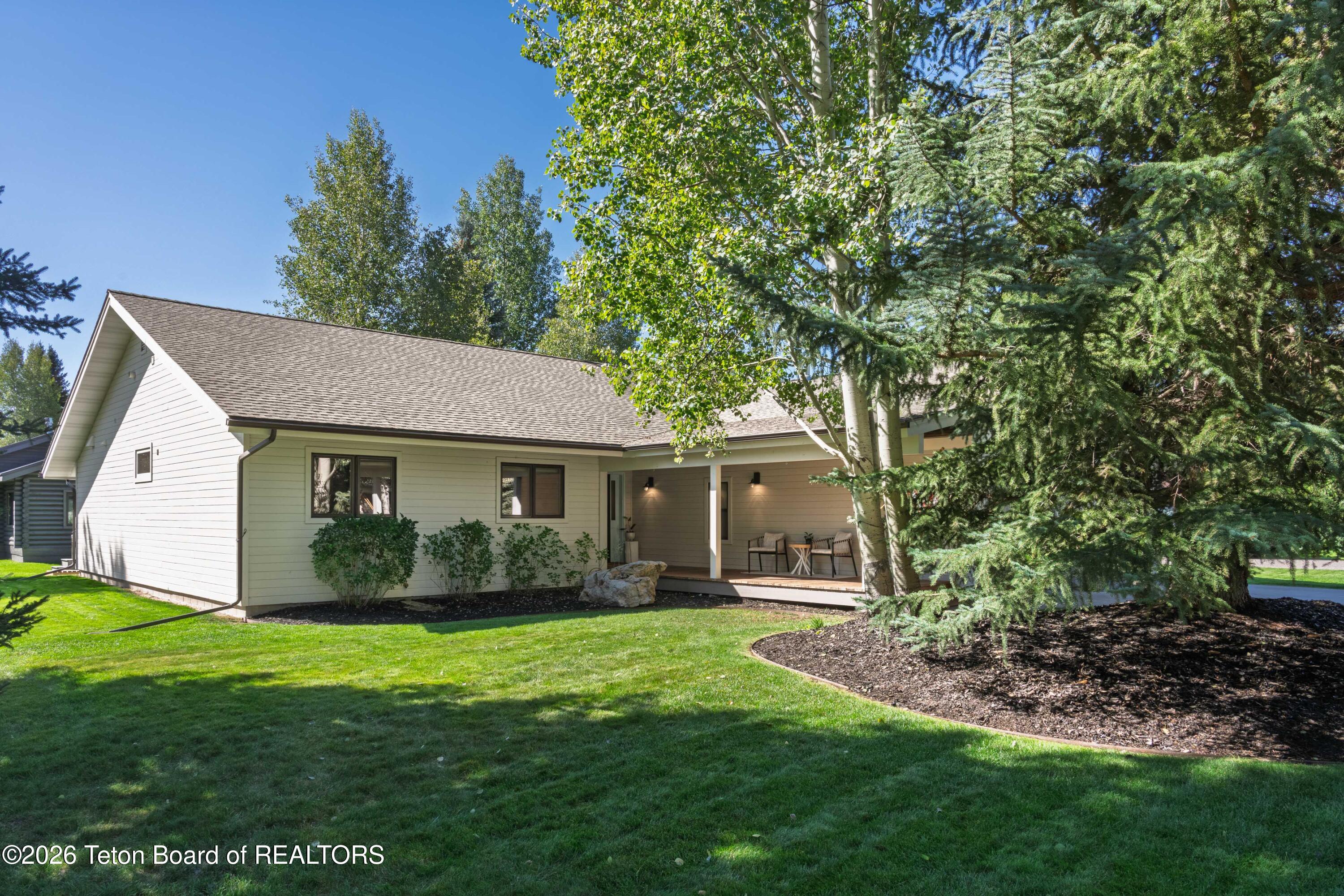 1740 W DIAMOND HITCH Drive