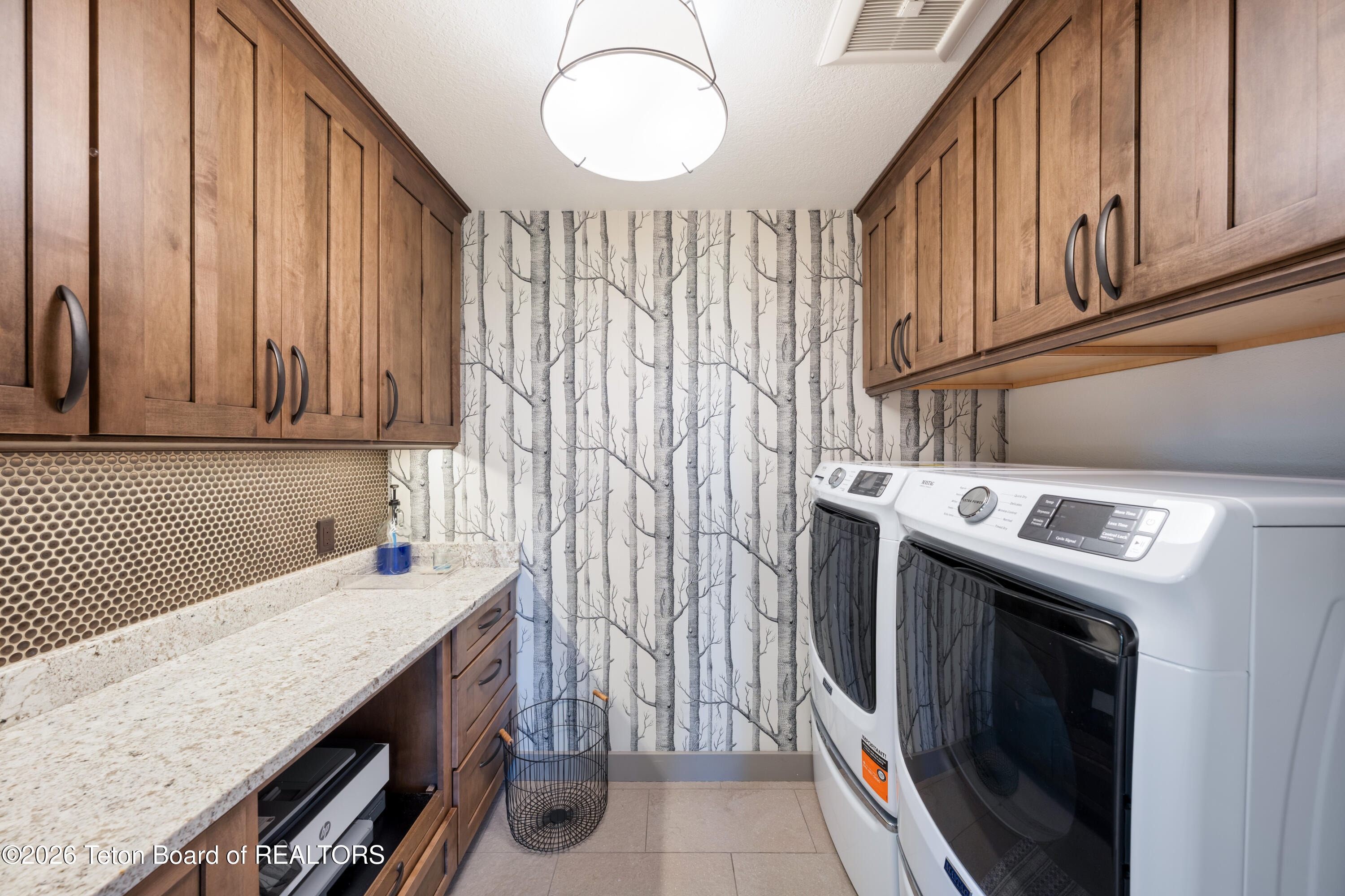 1740 W DIAMOND HITCH Drive