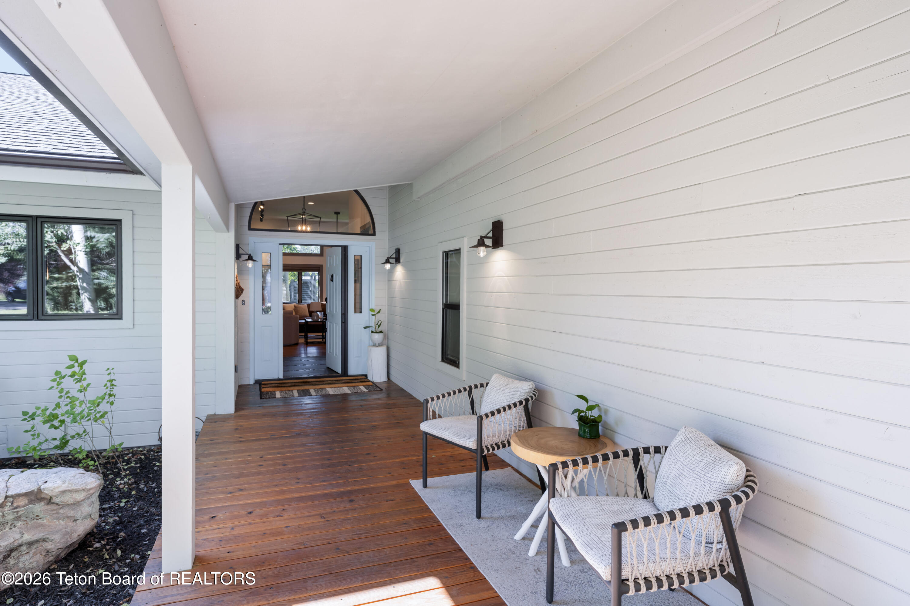 1740 W DIAMOND HITCH Drive