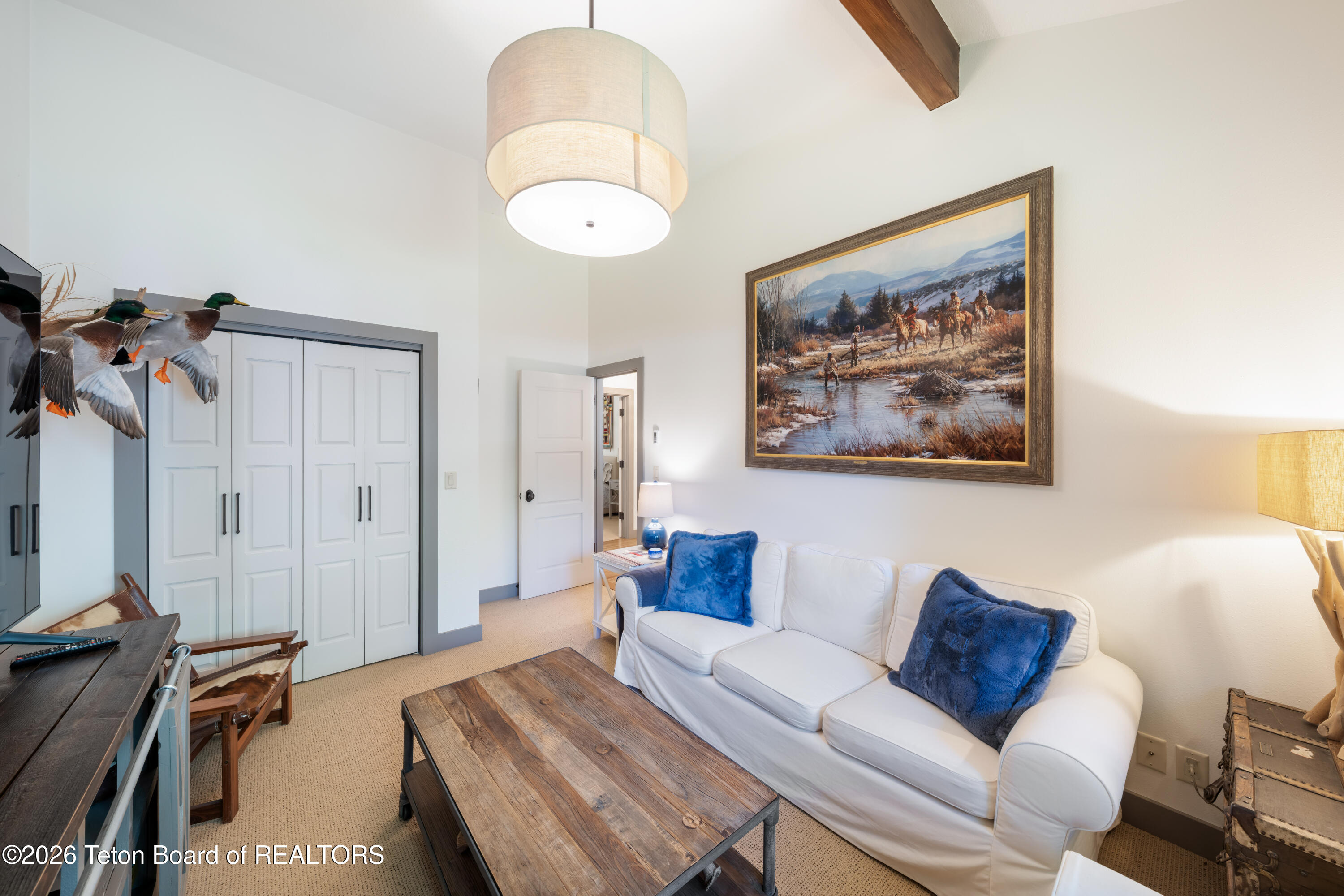 1740 W DIAMOND HITCH Drive