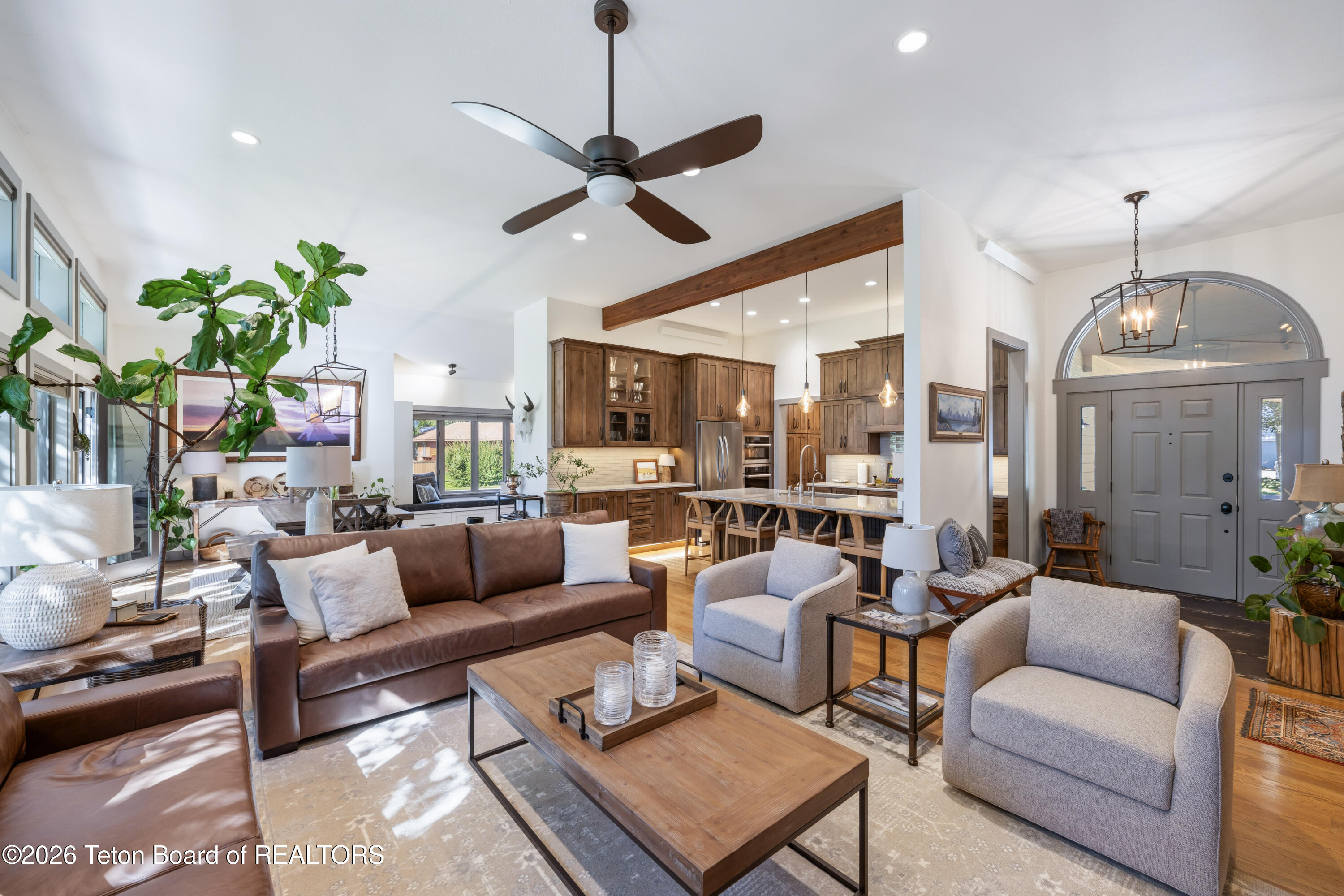 1740 W DIAMOND HITCH Drive