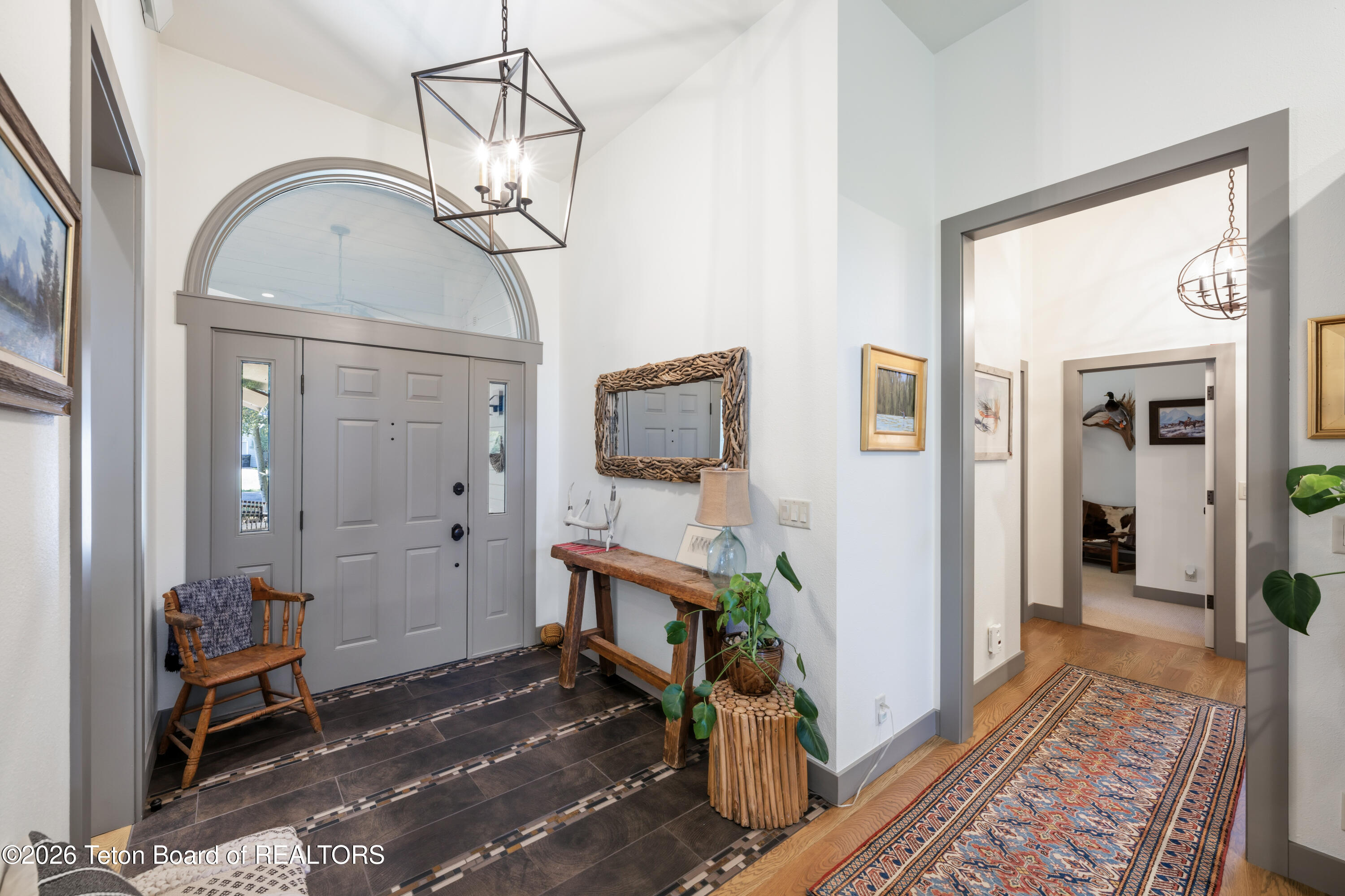 1740 W DIAMOND HITCH Drive
