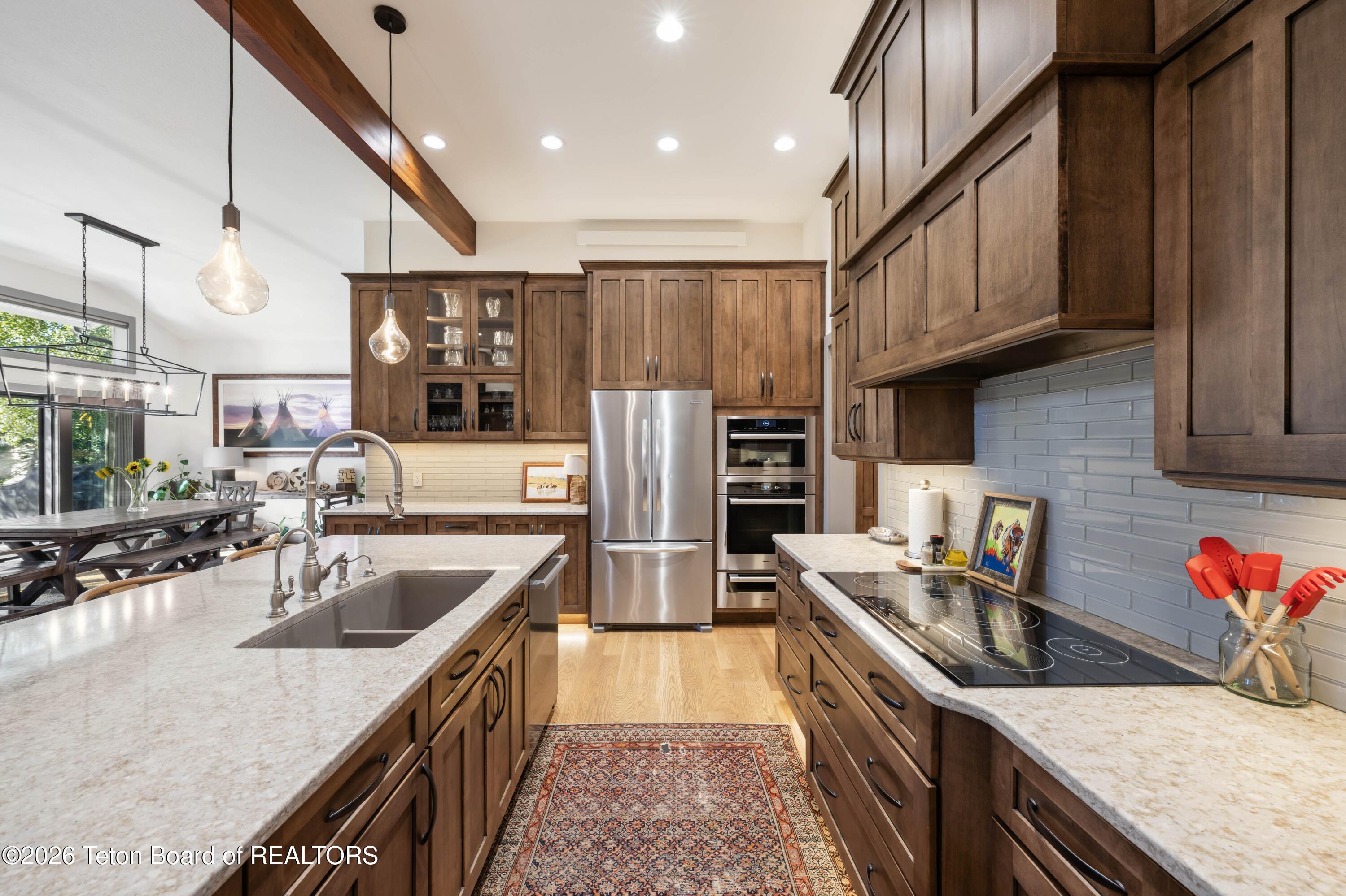 1740 W DIAMOND HITCH Drive