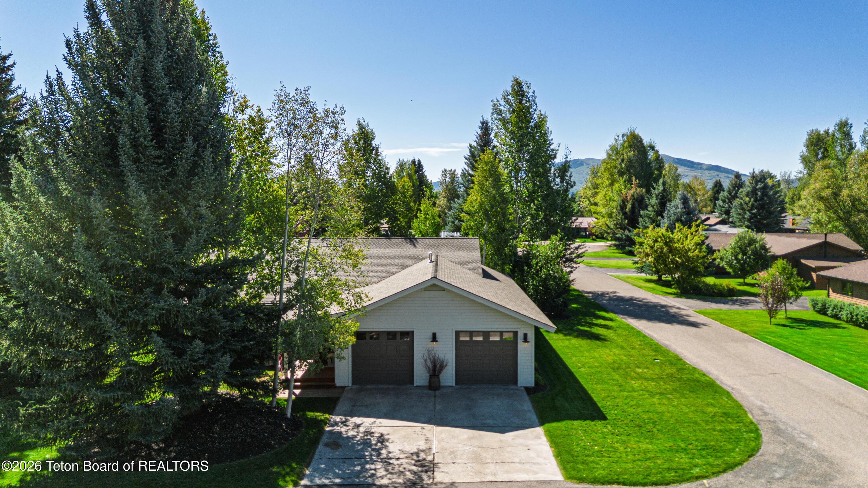 1740 W DIAMOND HITCH Drive