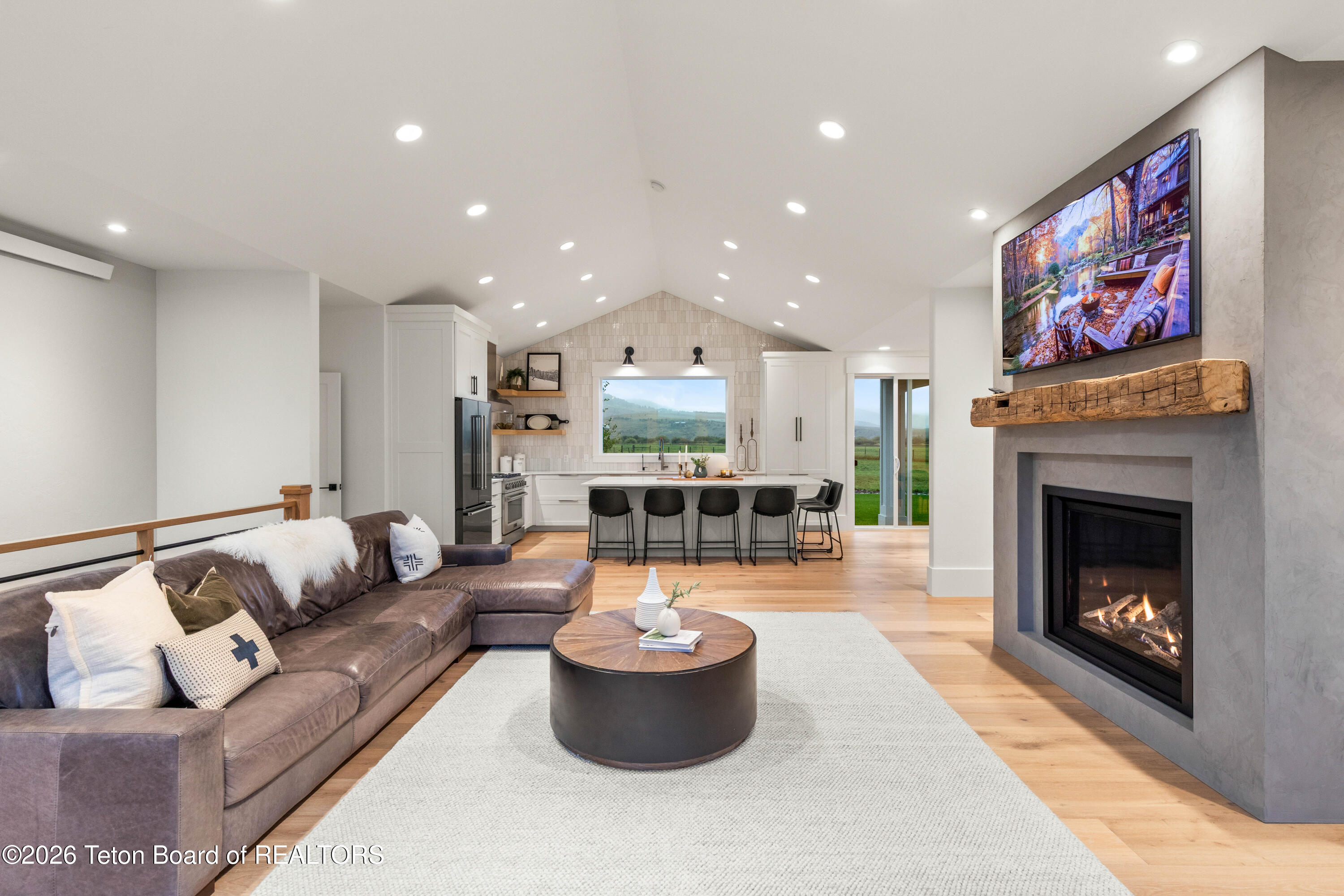 1290 SMOKY CANYON Road