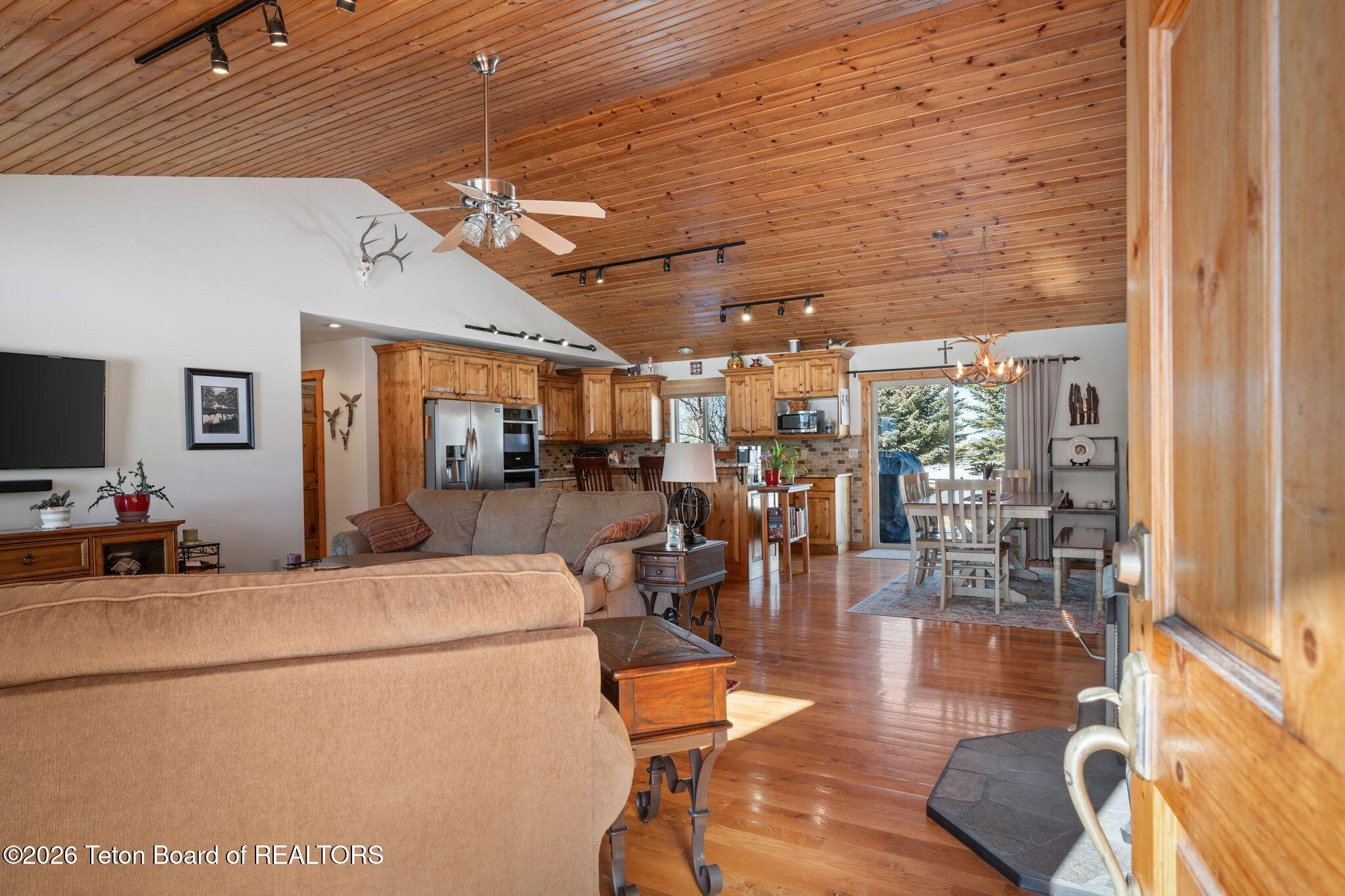 1690 PROUDFOOT Lane
