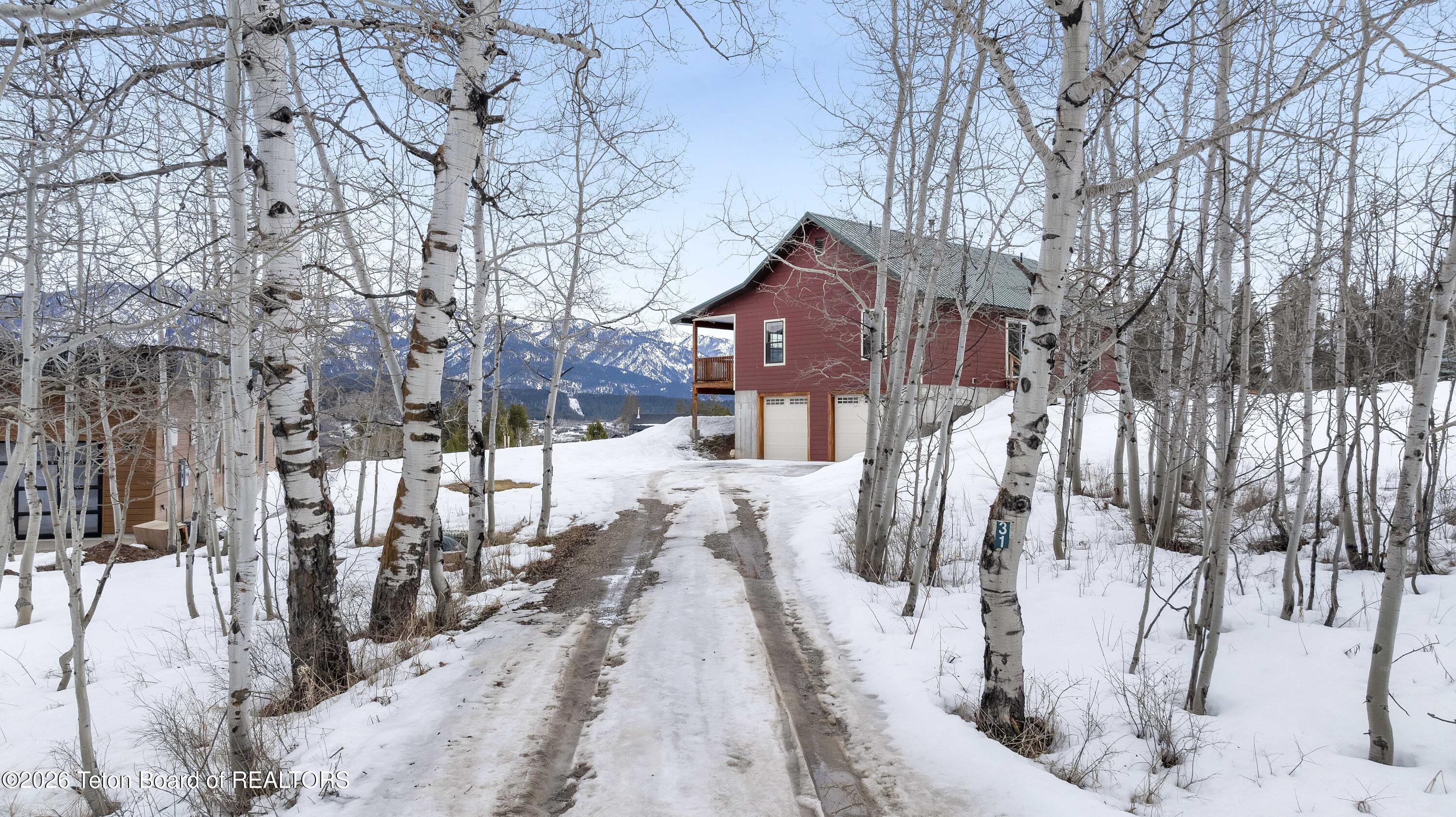 31 PINE HOLLOW Court