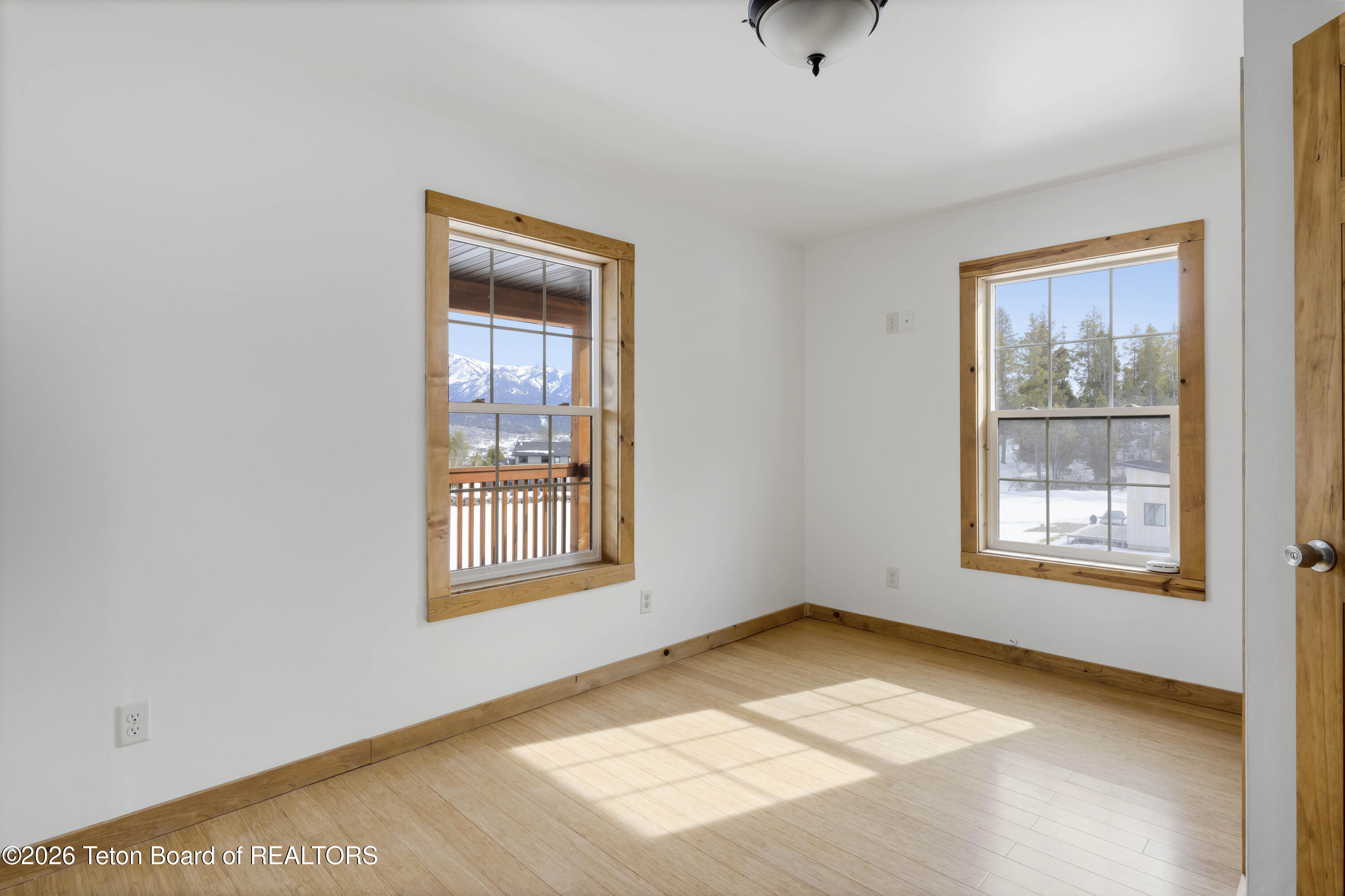 31 PINE HOLLOW Court