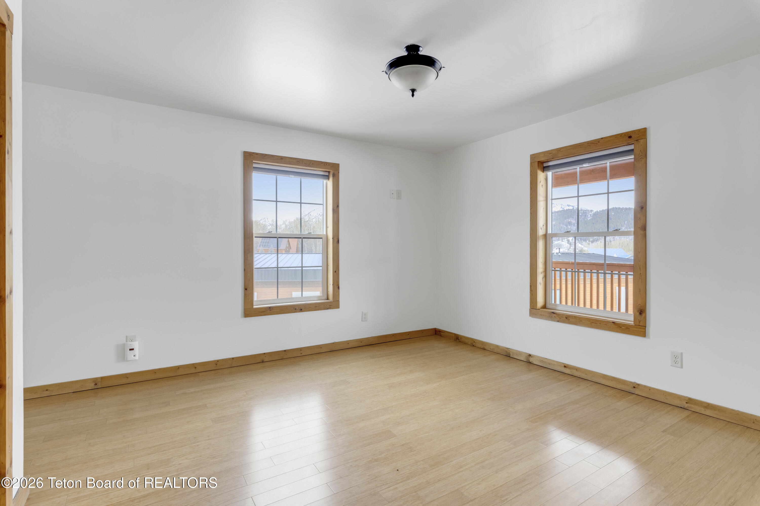 31 PINE HOLLOW Court