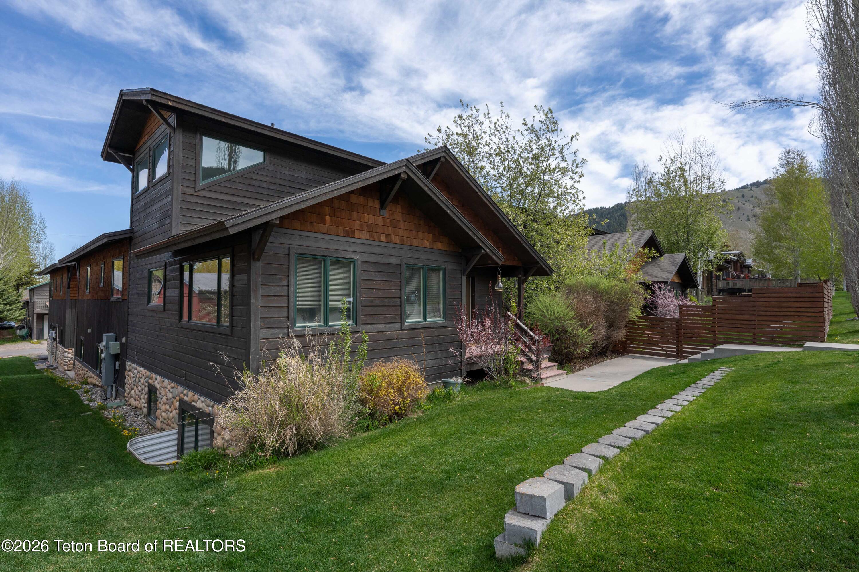 555 CACHE CREEK Drive