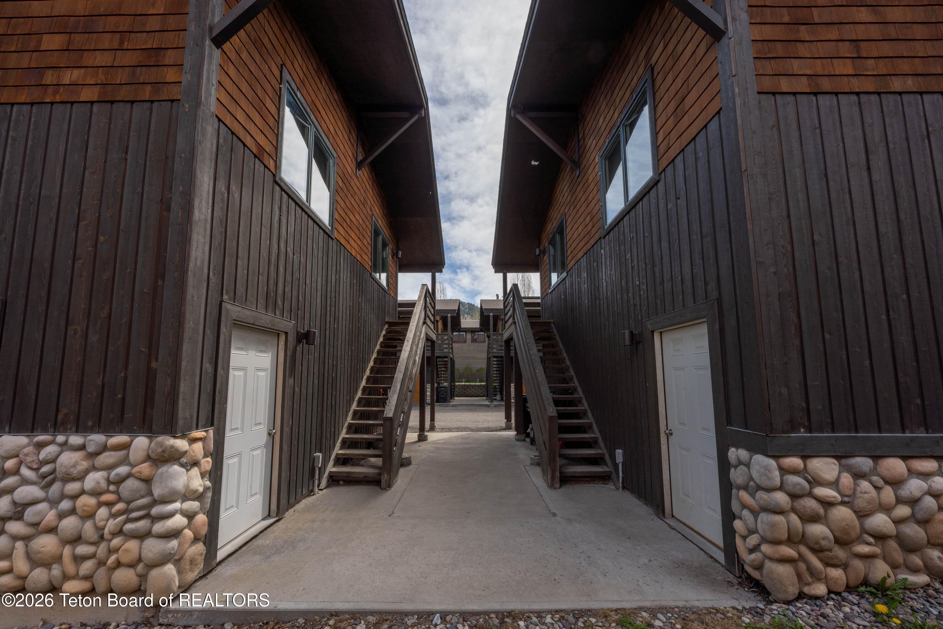 555 CACHE CREEK Drive