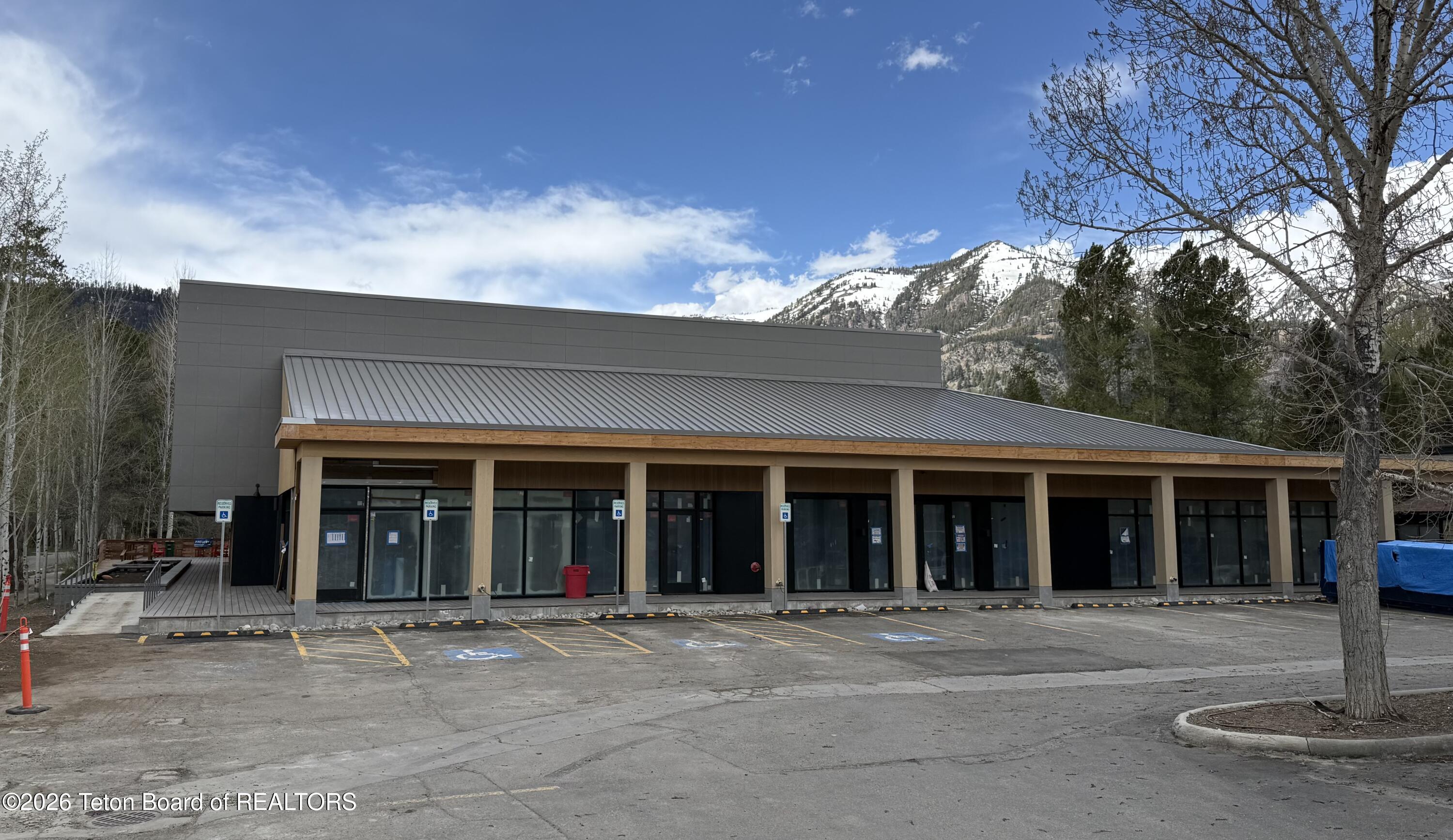 4030 W LAKE CREEK Drive 1
