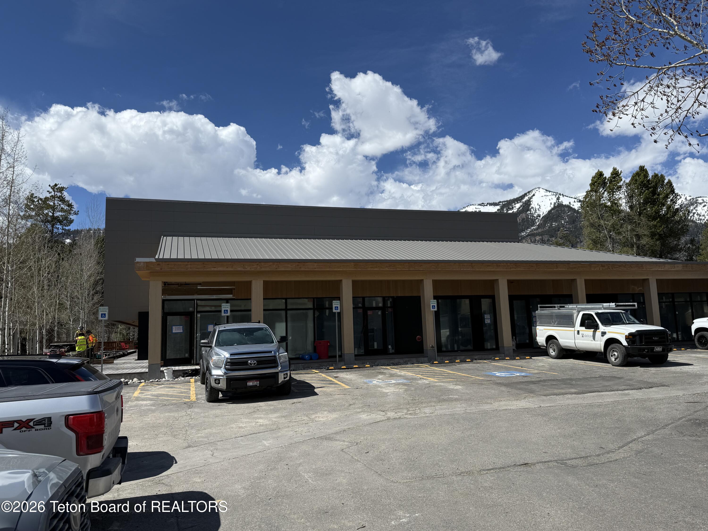 4030 W LAKE CREEK Drive 4