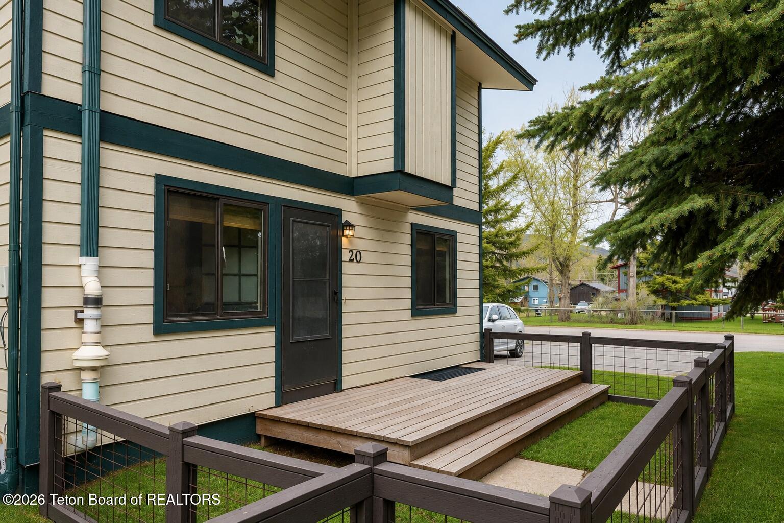 360 E SIMPSON Avenue 20