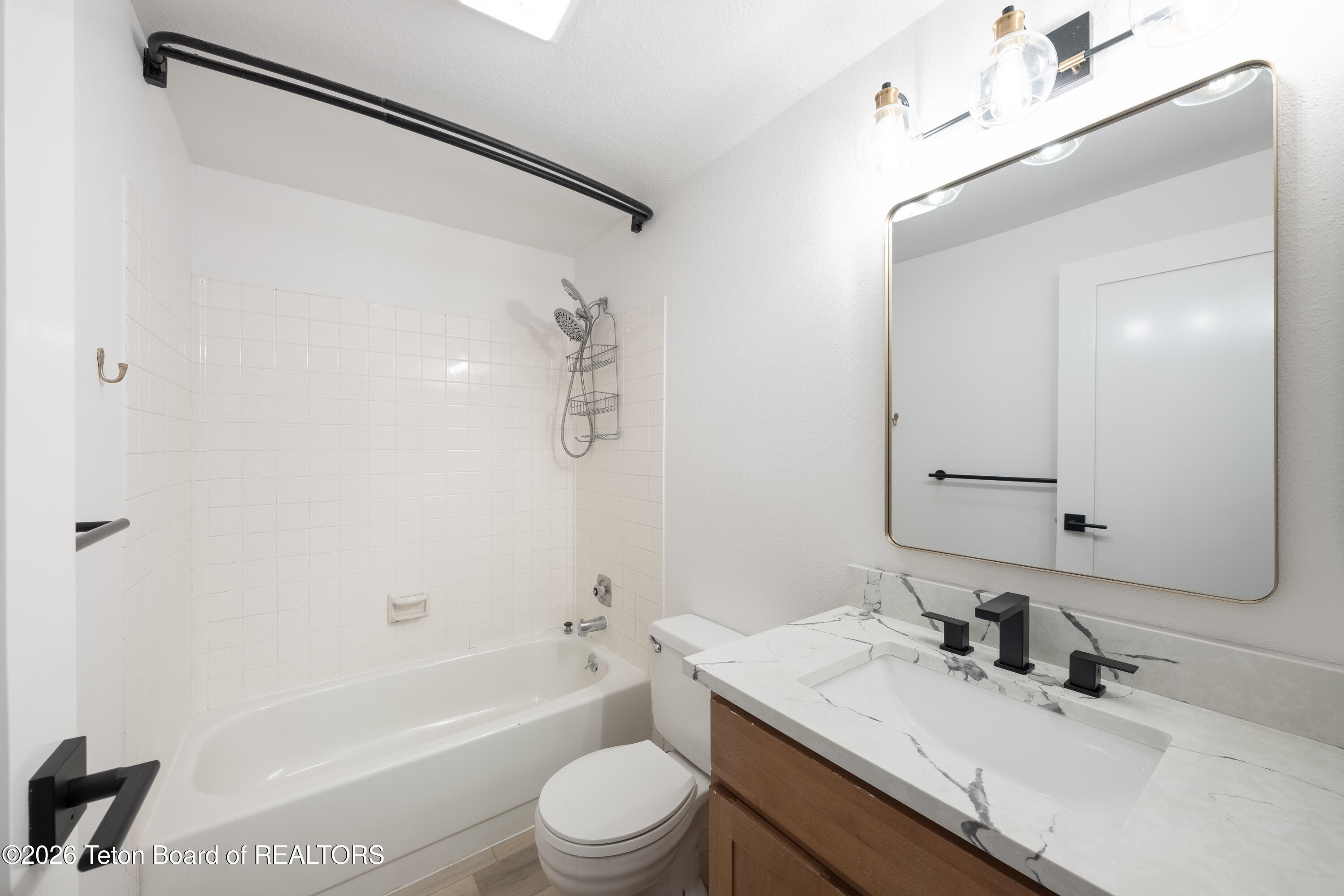 360 E SIMPSON Avenue 20