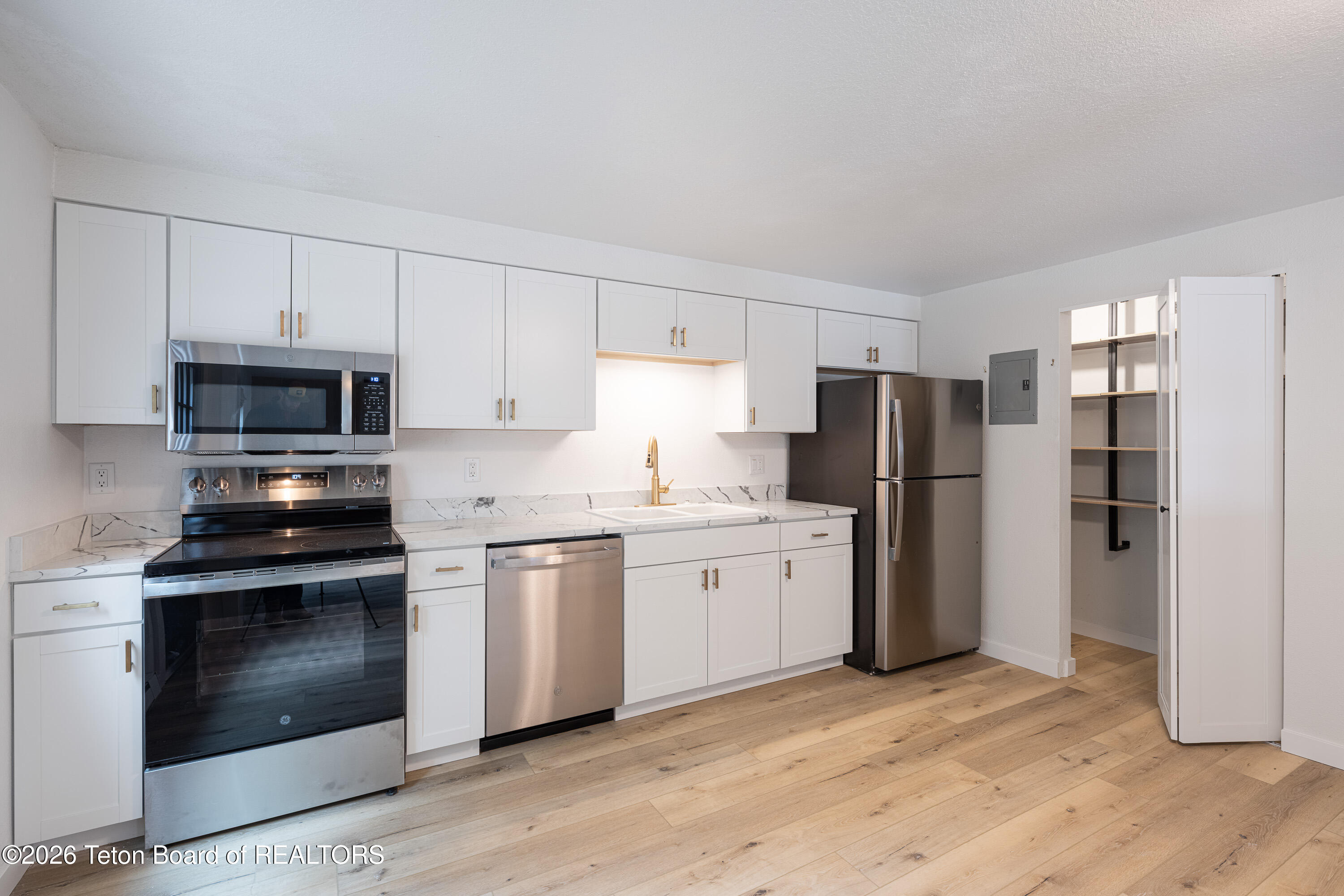 360 E SIMPSON Avenue 20