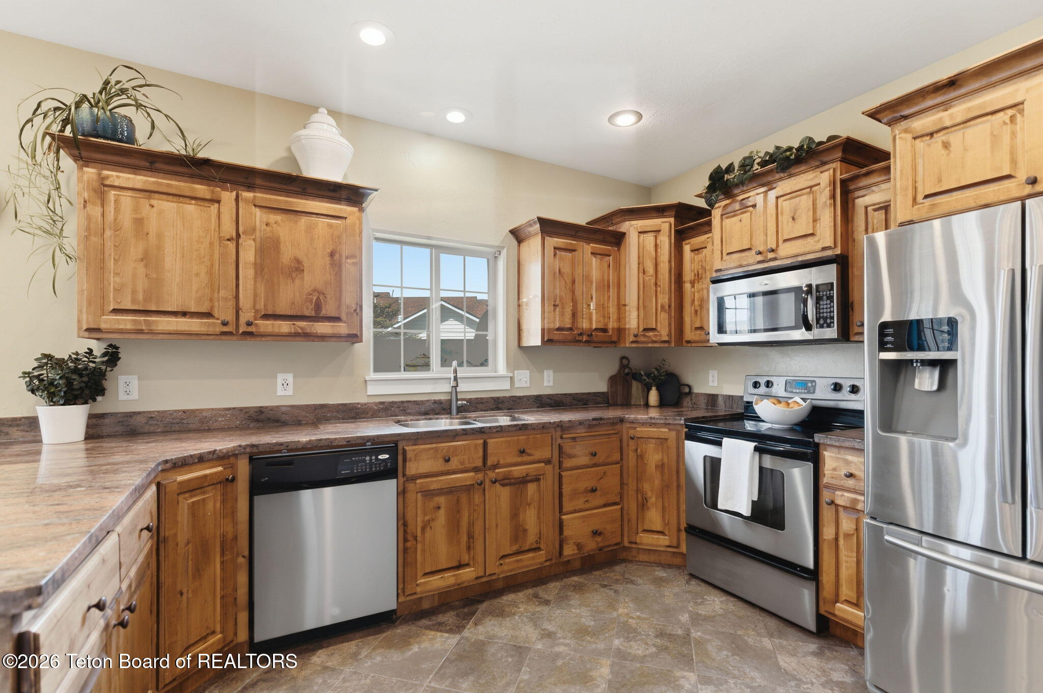 8840 AURORA Drive