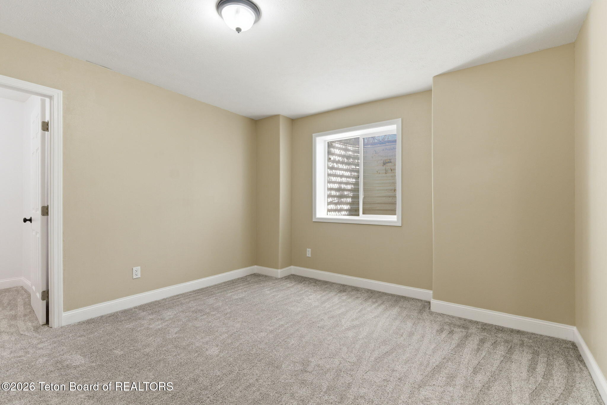 8840 AURORA Drive