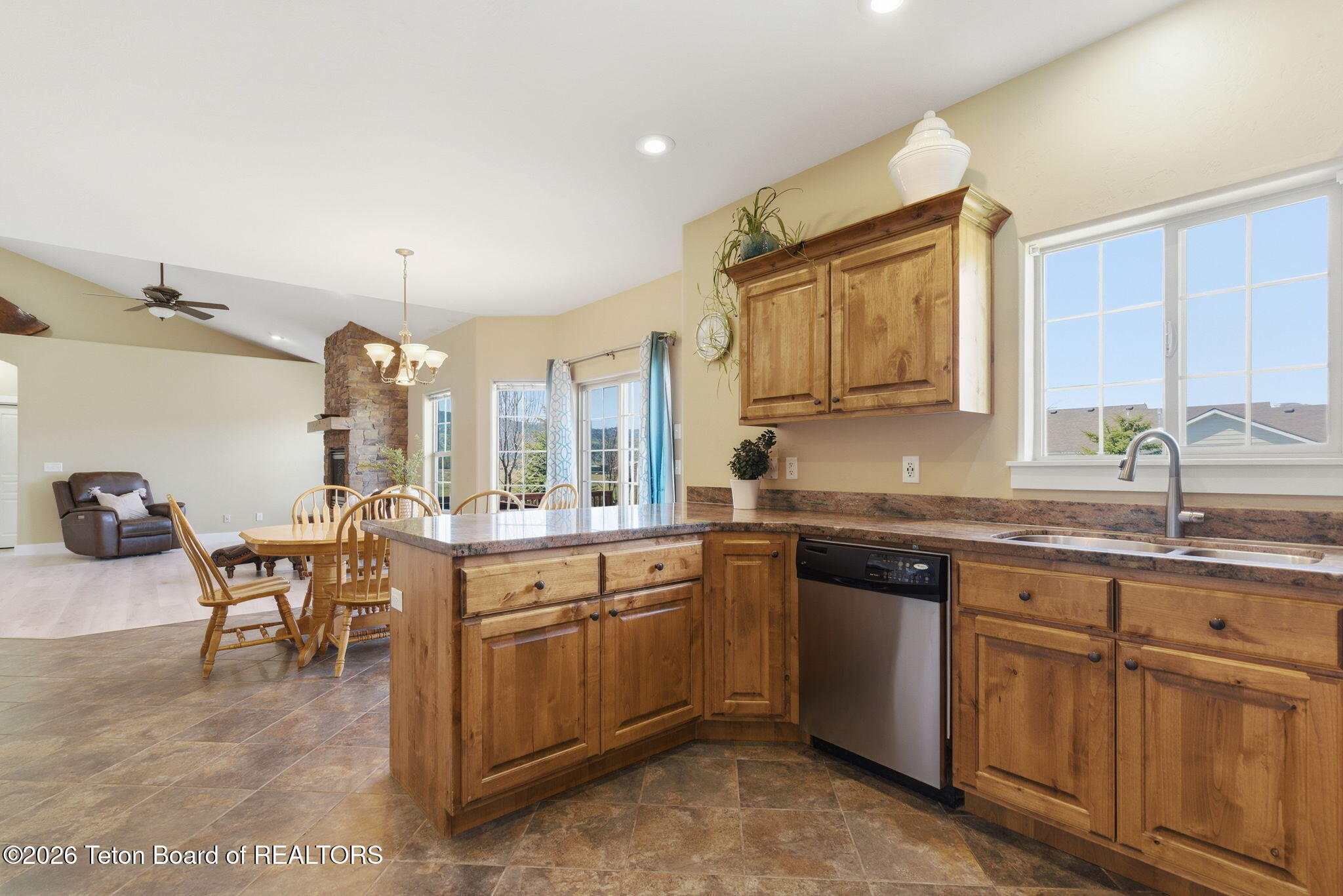 8840 AURORA Drive