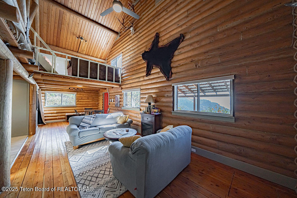 607 SHADY Lane