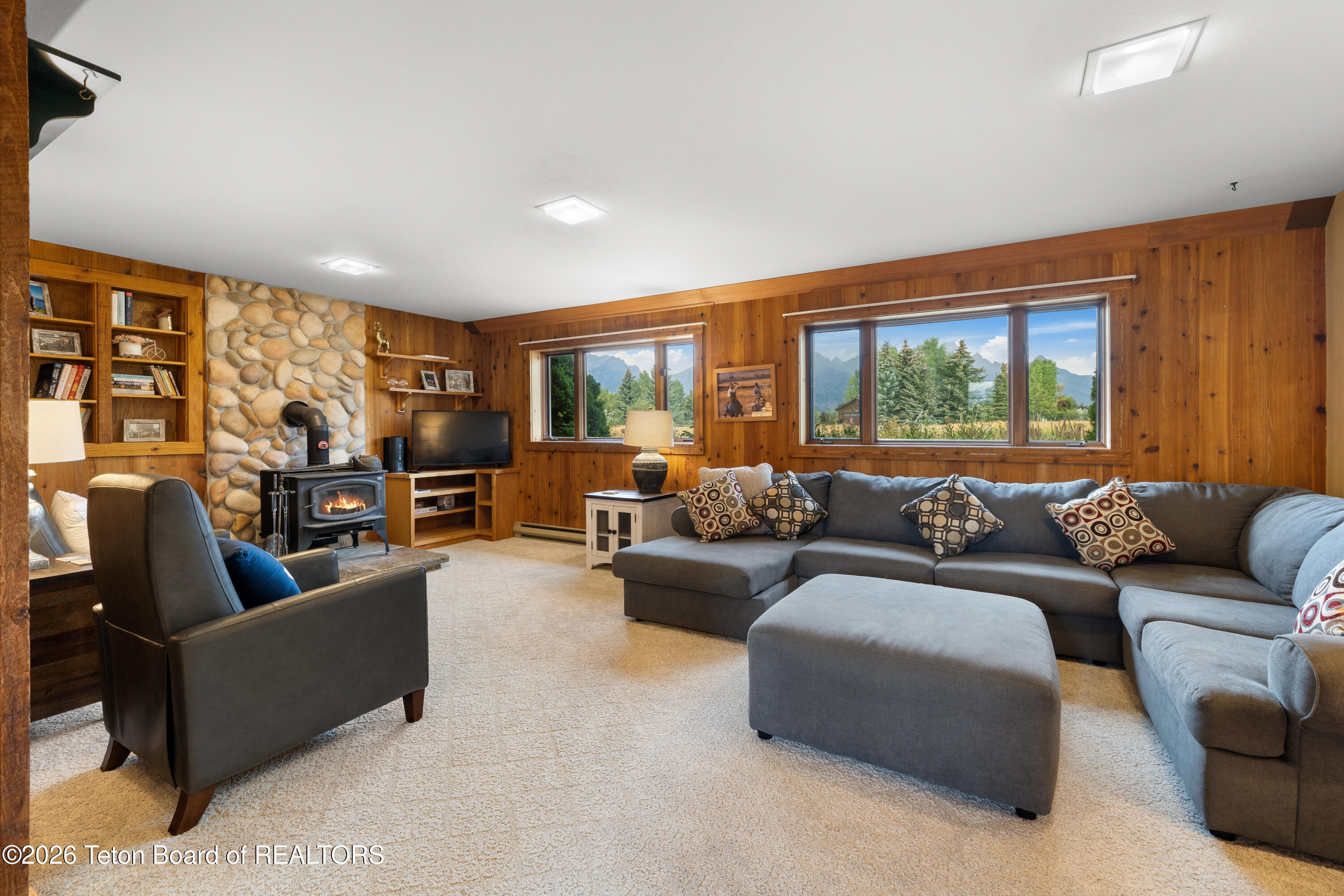 600 PONDEROSA Drive