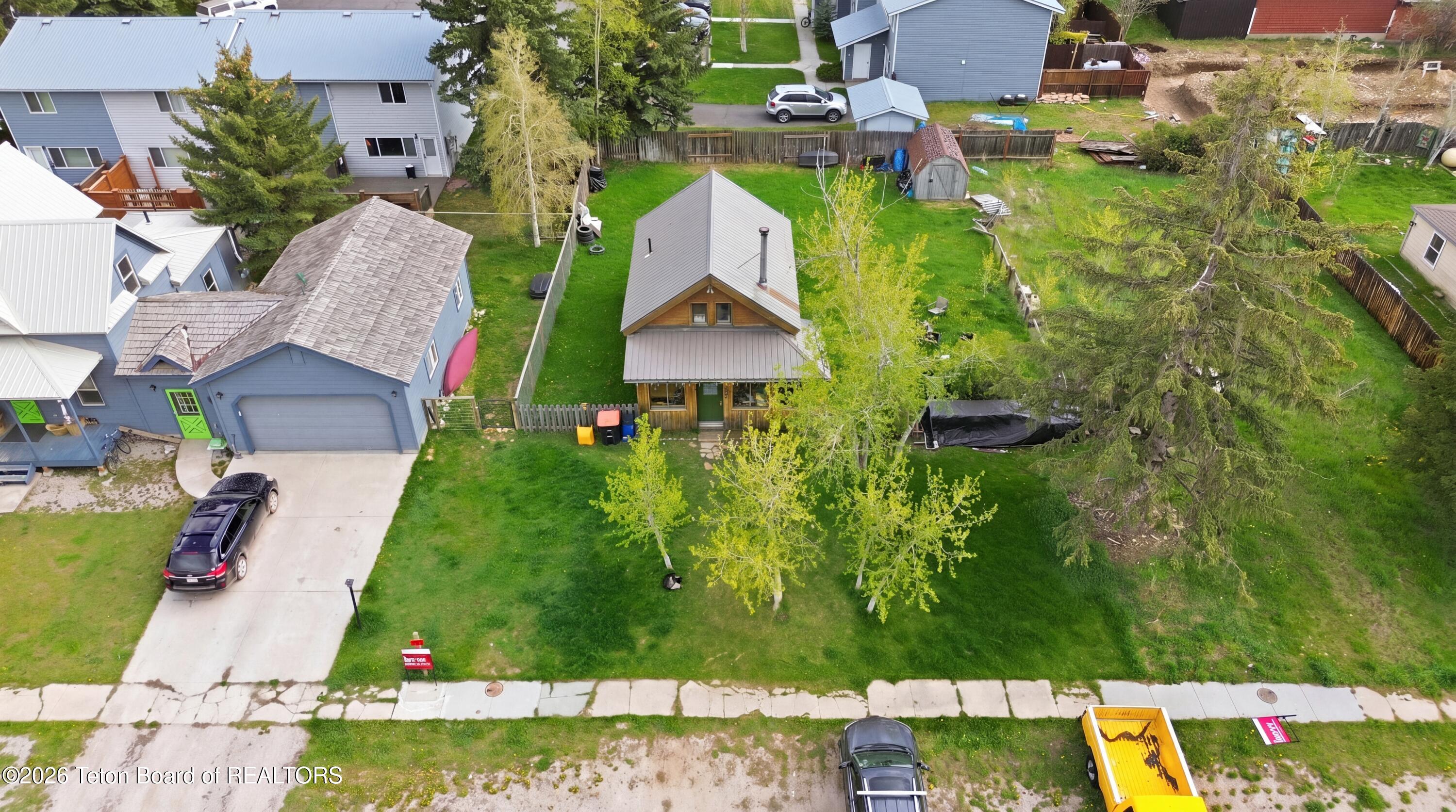 180 E WALLACE Avenue