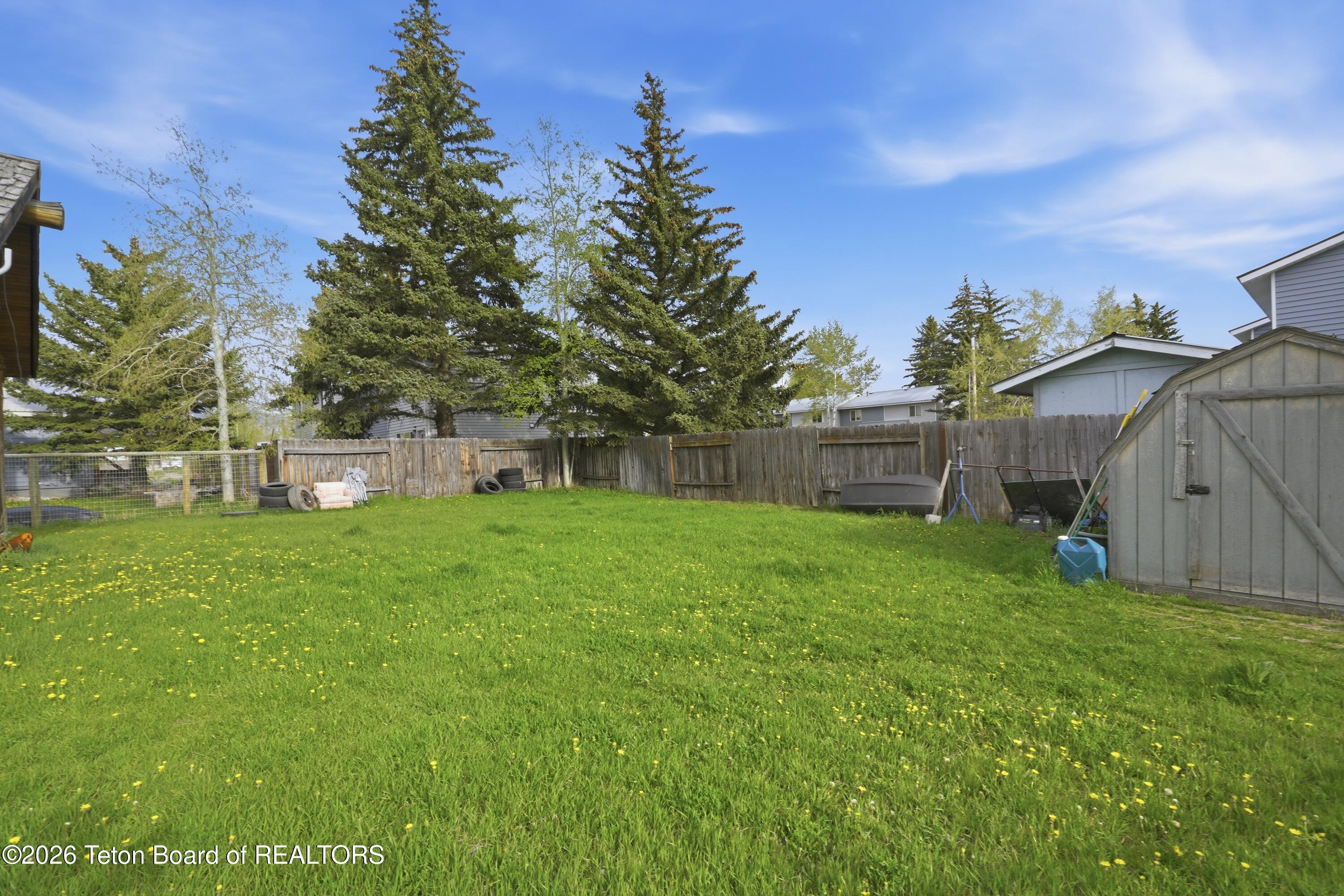 180 E WALLACE Avenue
