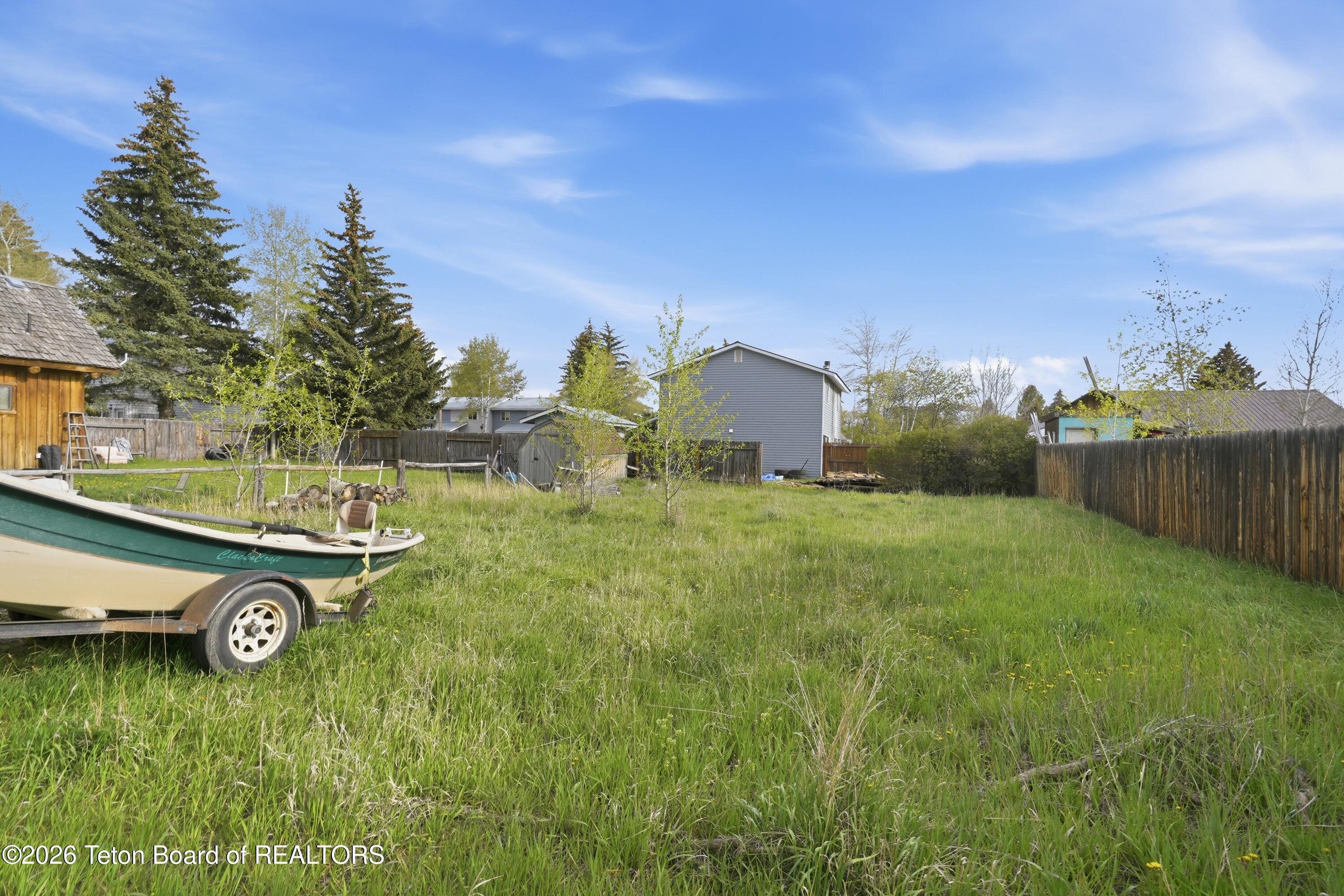 160 E WALLACE Avenue