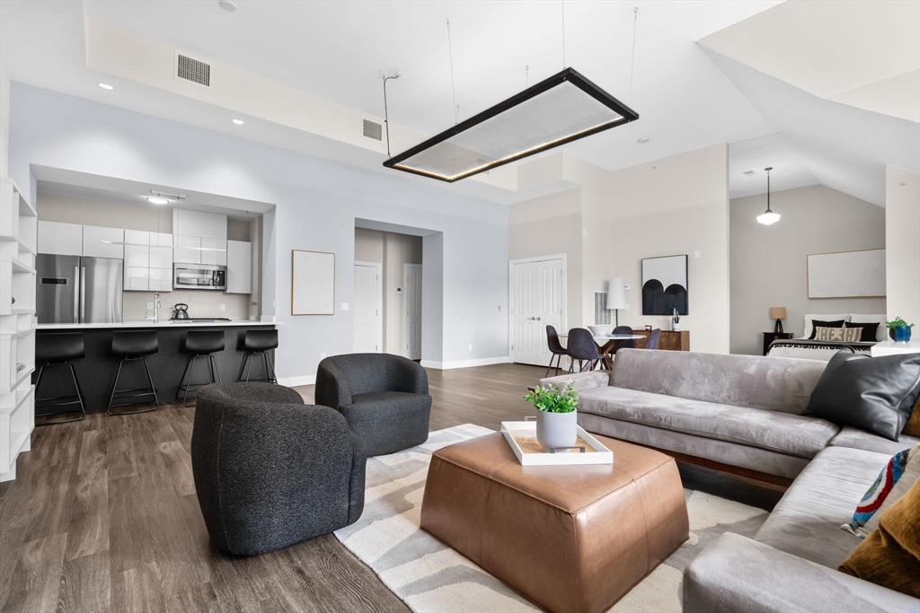 1022 Hancock St. # 304