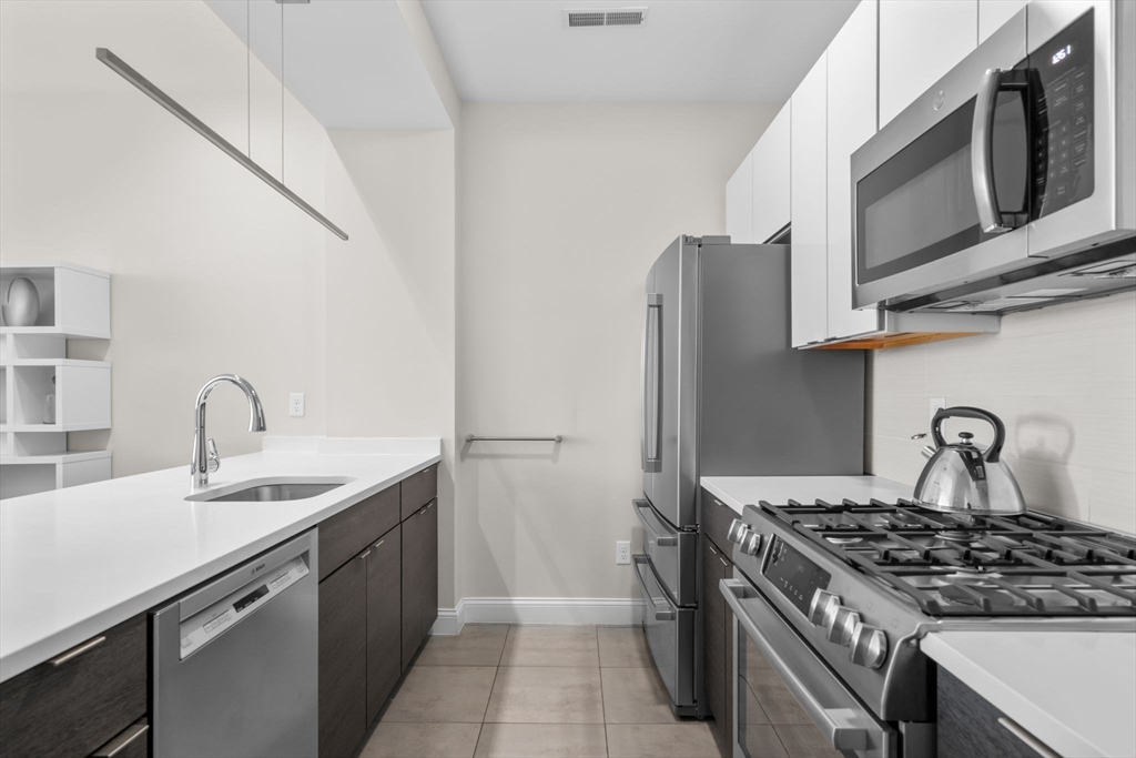 1022 Hancock St. # 304