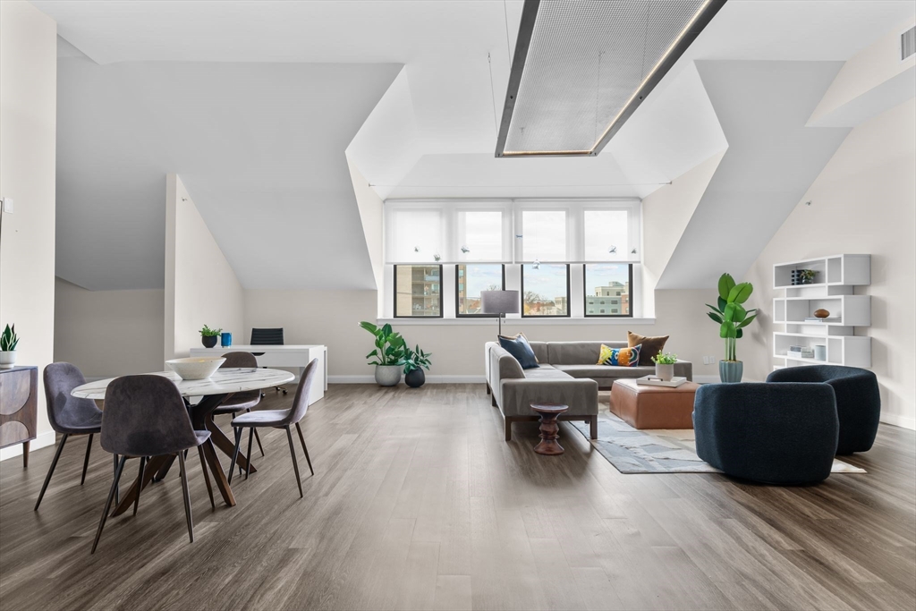 1022 Hancock St. # 304