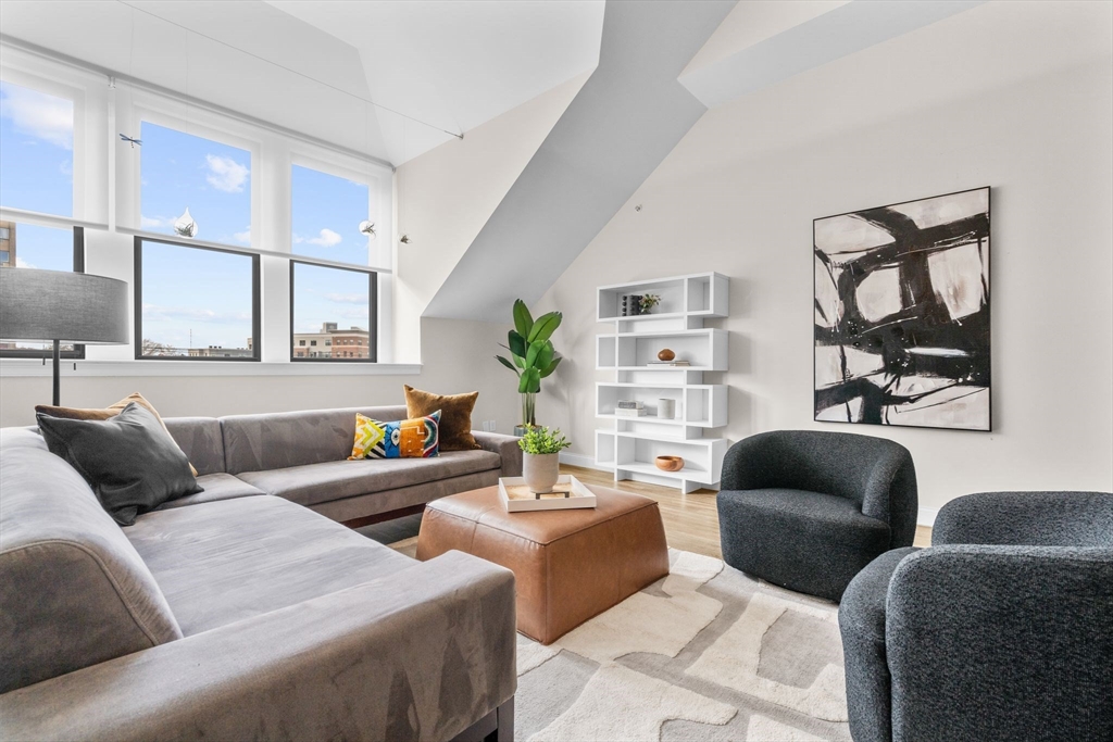 1022 Hancock St. # 304