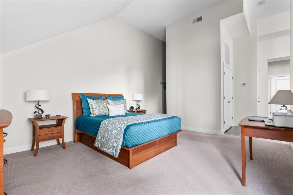 1022 Hancock St. # 302
