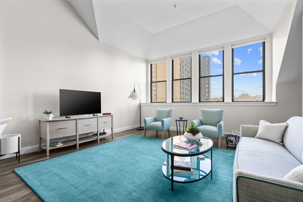 1022 Hancock St. # 302