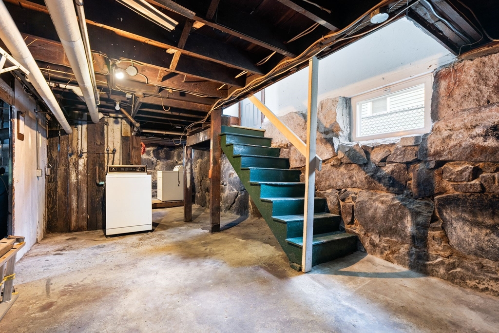 85 Whiton Ave
