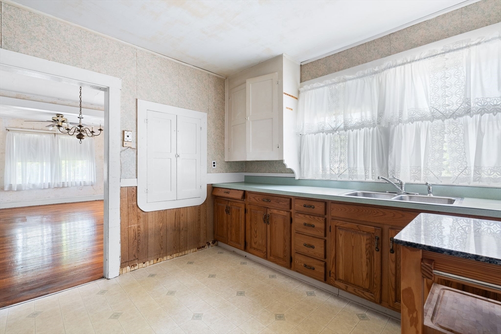 85 Whiton Ave