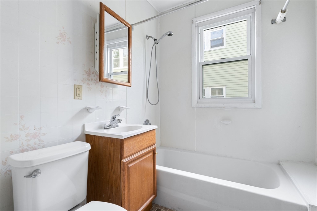 85 Whiton Ave