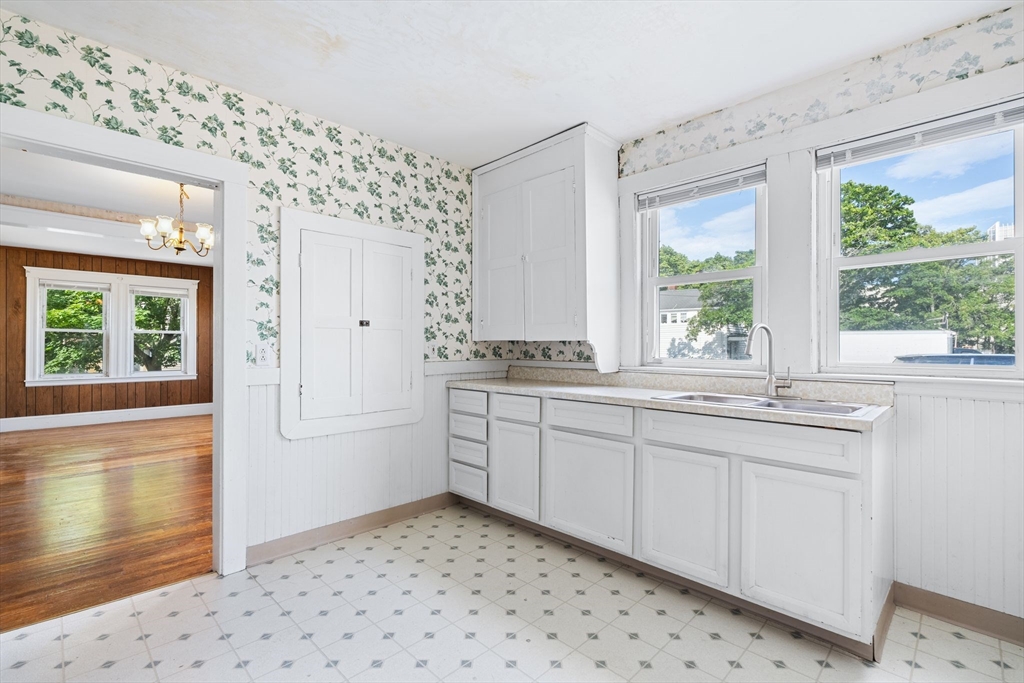 85 Whiton Ave