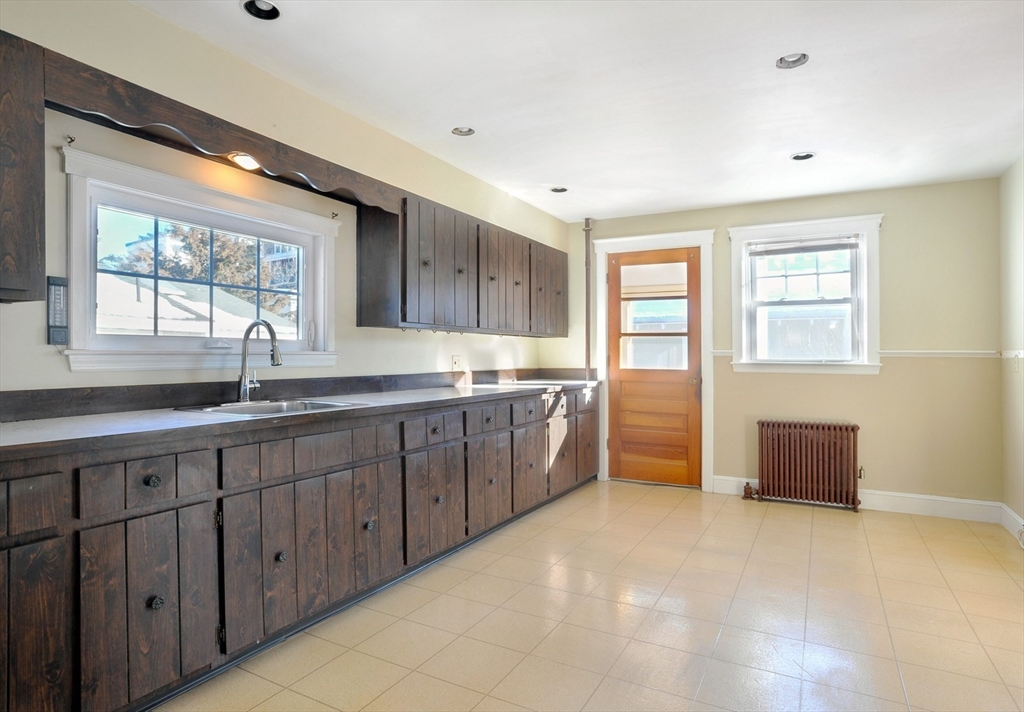 18 Valley Beach Ave