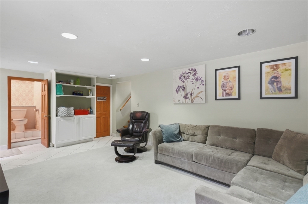 84 Patricia Ln