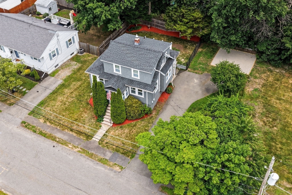 17 Andrews St