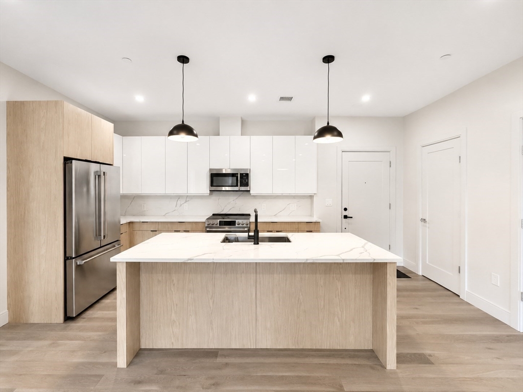 85 Myrtle St # 107