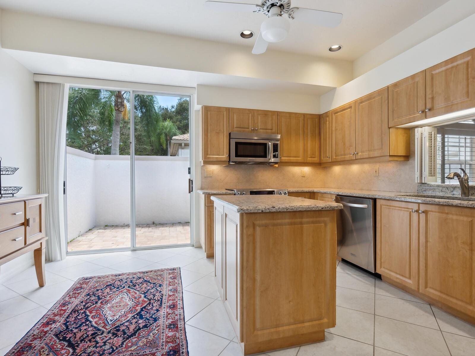 3962 CHATSWORTH GREENE #31