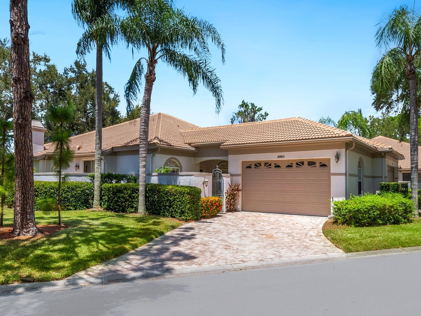 3962 CHATSWORTH GREENE #31