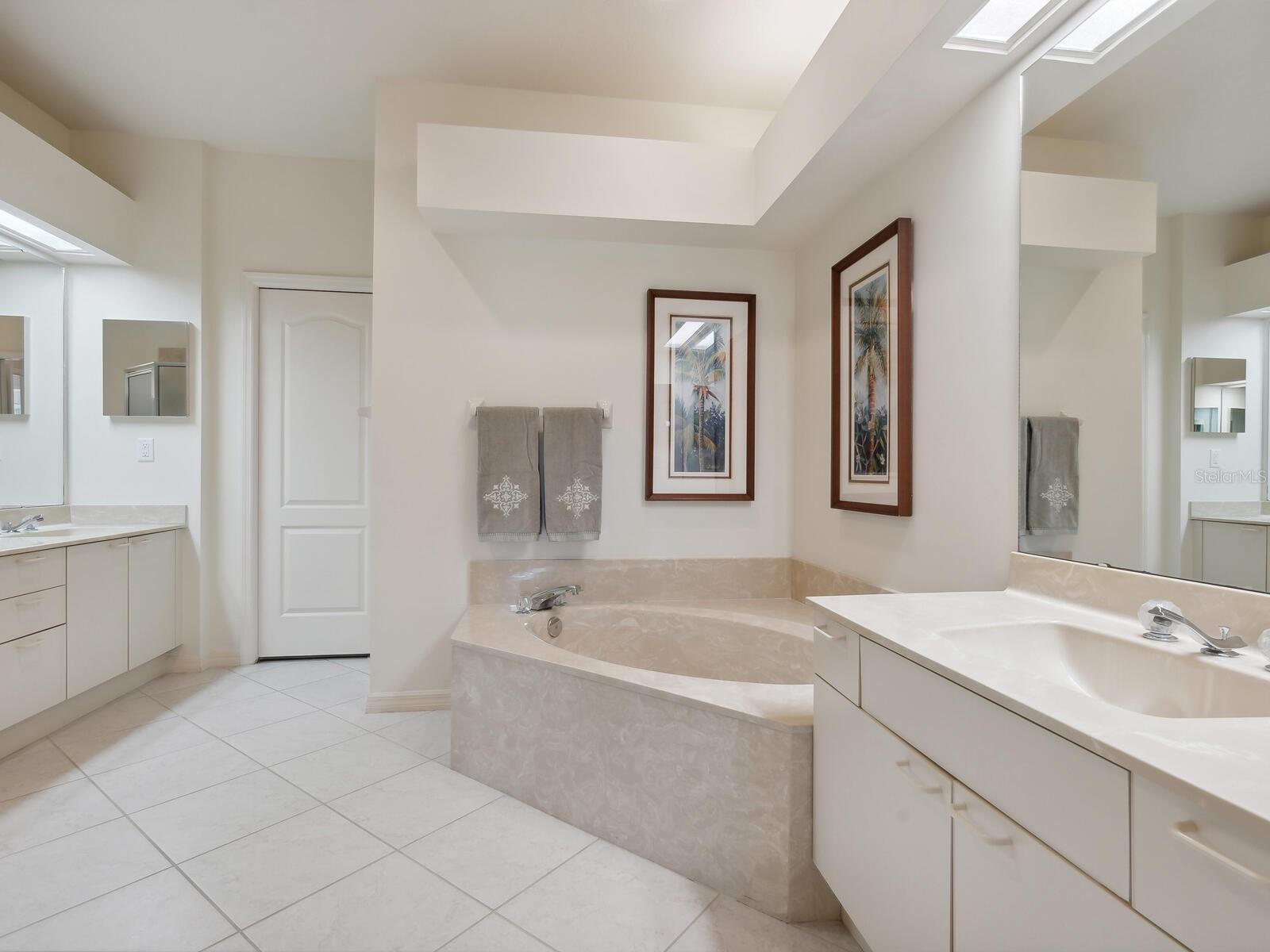 3962 CHATSWORTH GREENE #31