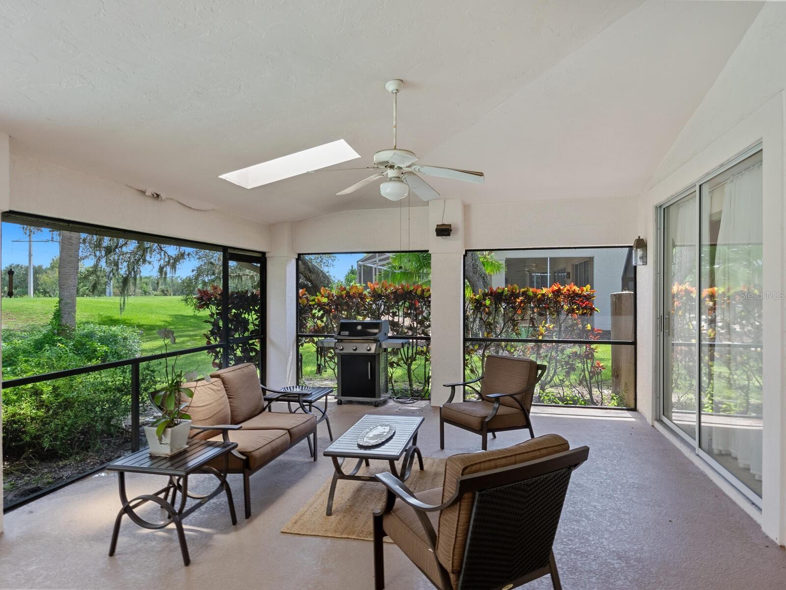 4571 HIGHLAND OAKS CIR