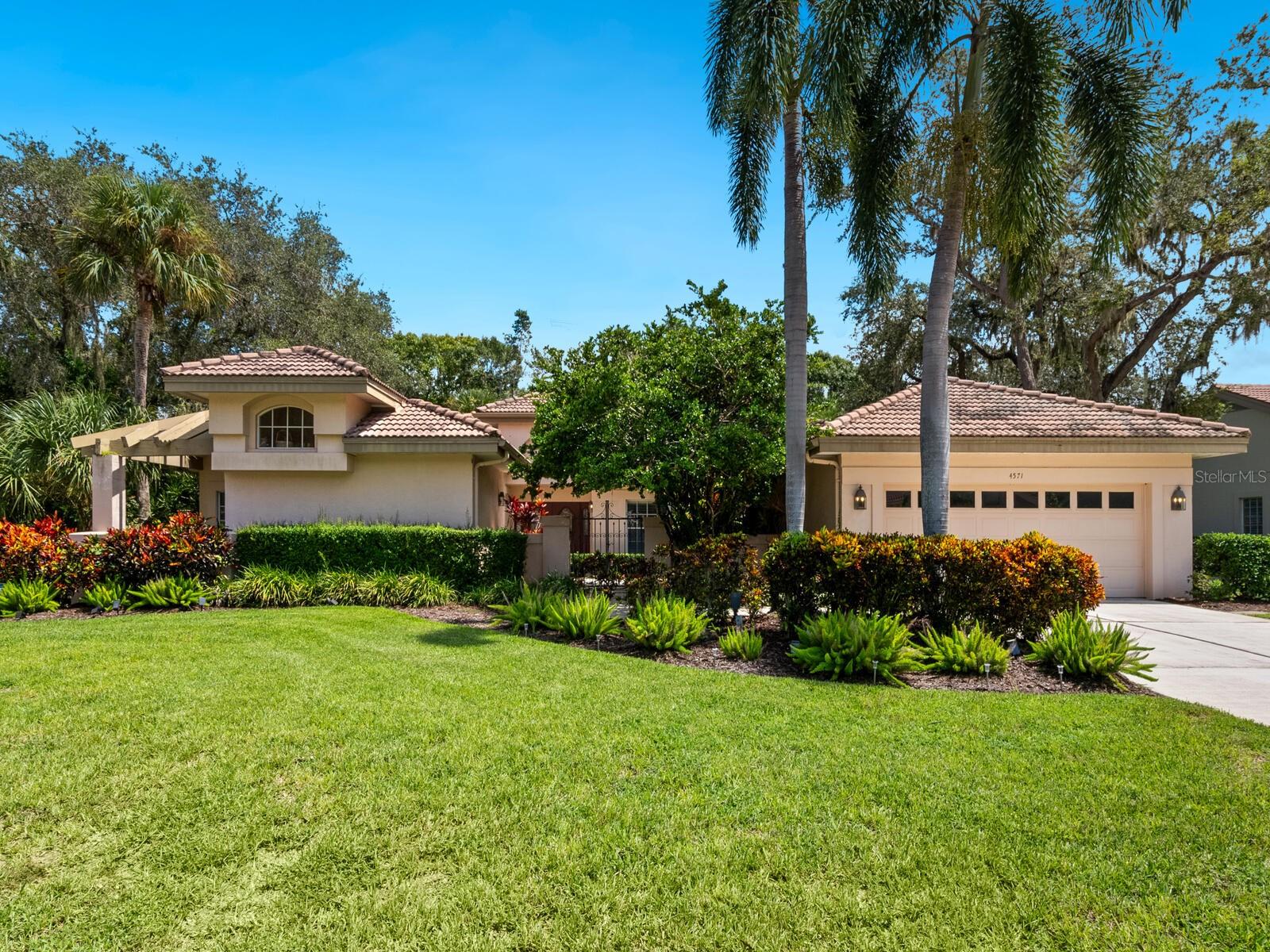 4571 HIGHLAND OAKS CIR