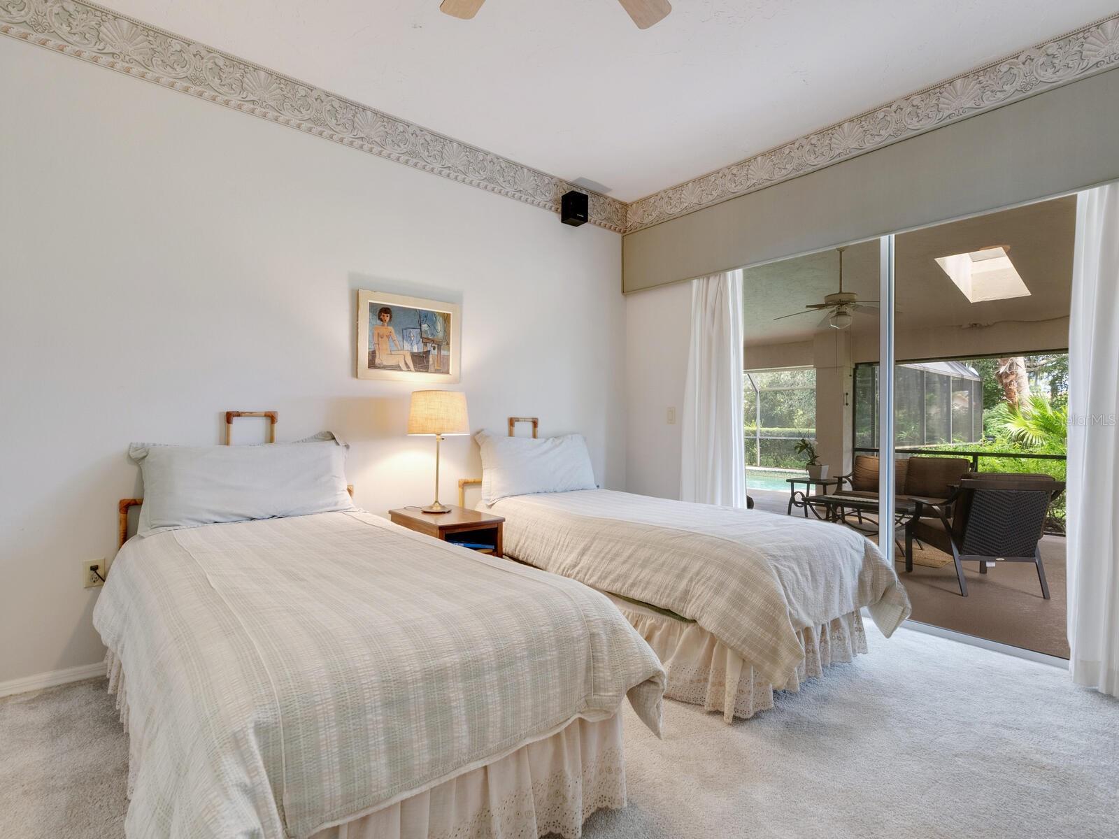 4571 HIGHLAND OAKS CIR